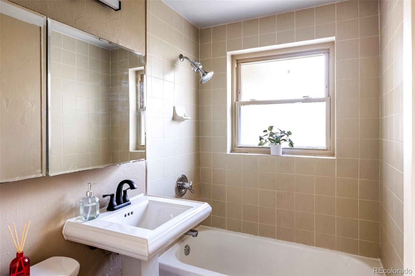 MLS Image #13 for 852  poplar street,denver, Colorado