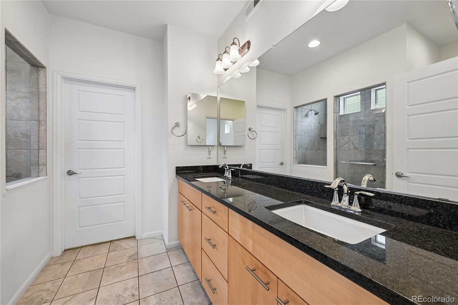 MLS Image #12 for 19523 e 54th avenue,denver, Colorado