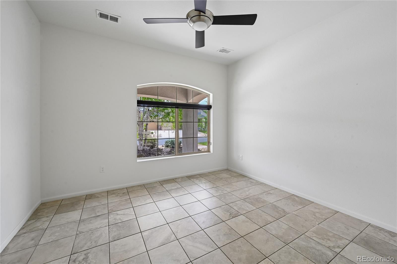 MLS Image #7 for 19523 e 54th avenue,denver, Colorado