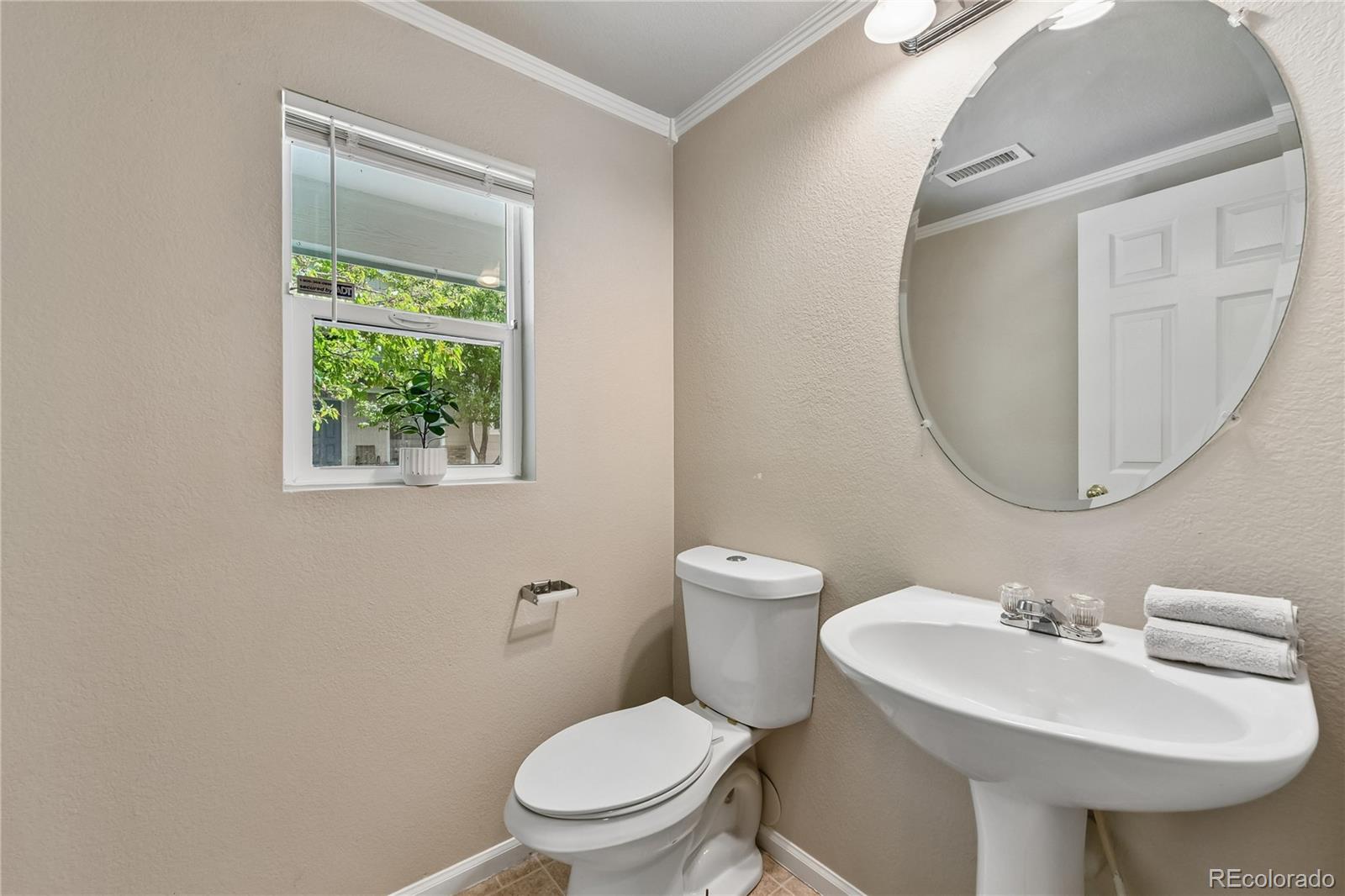 MLS Image #13 for 18948 e 58th avenue,denver, Colorado