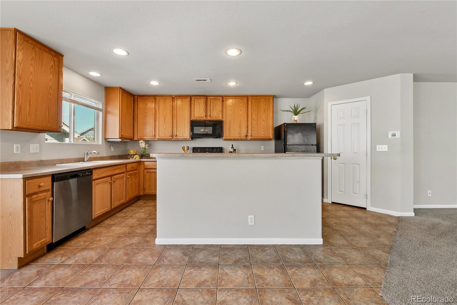 MLS Image #4 for 18948 e 58th avenue,denver, Colorado