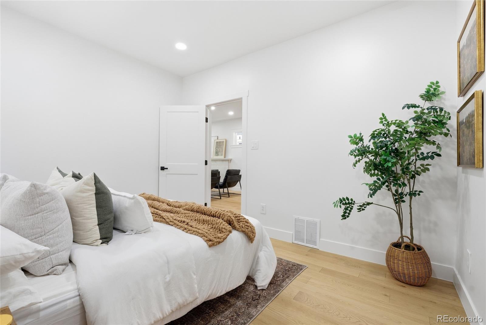 MLS Image #11 for 1539 s sherman street,denver, Colorado