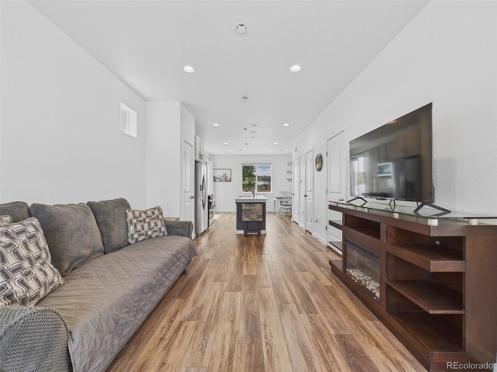 MLS Image #2 for 5033 n walden way,denver, Colorado