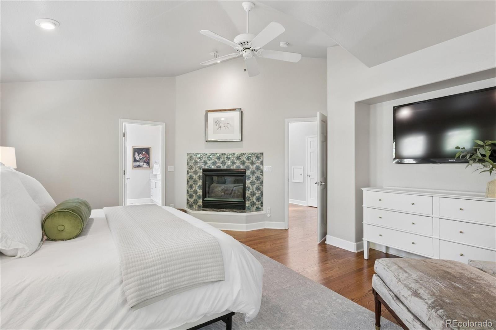 MLS Image #19 for 575 s high street,denver, Colorado