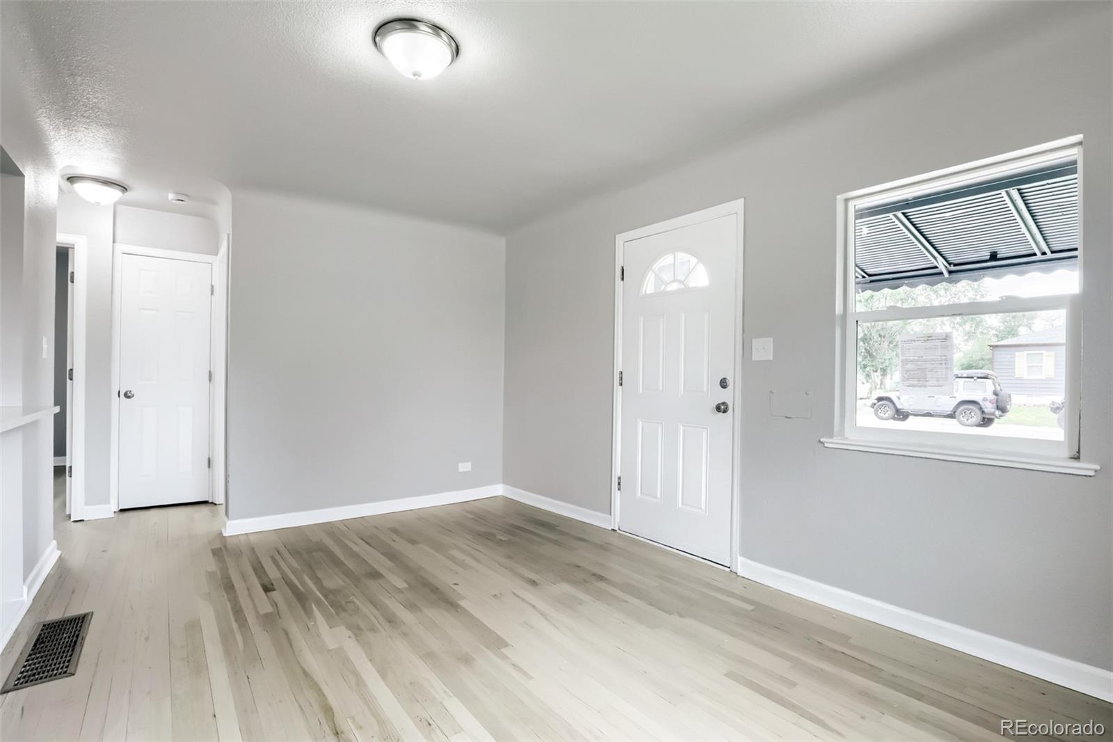 MLS Image #3 for 2388  geneva street,aurora, Colorado
