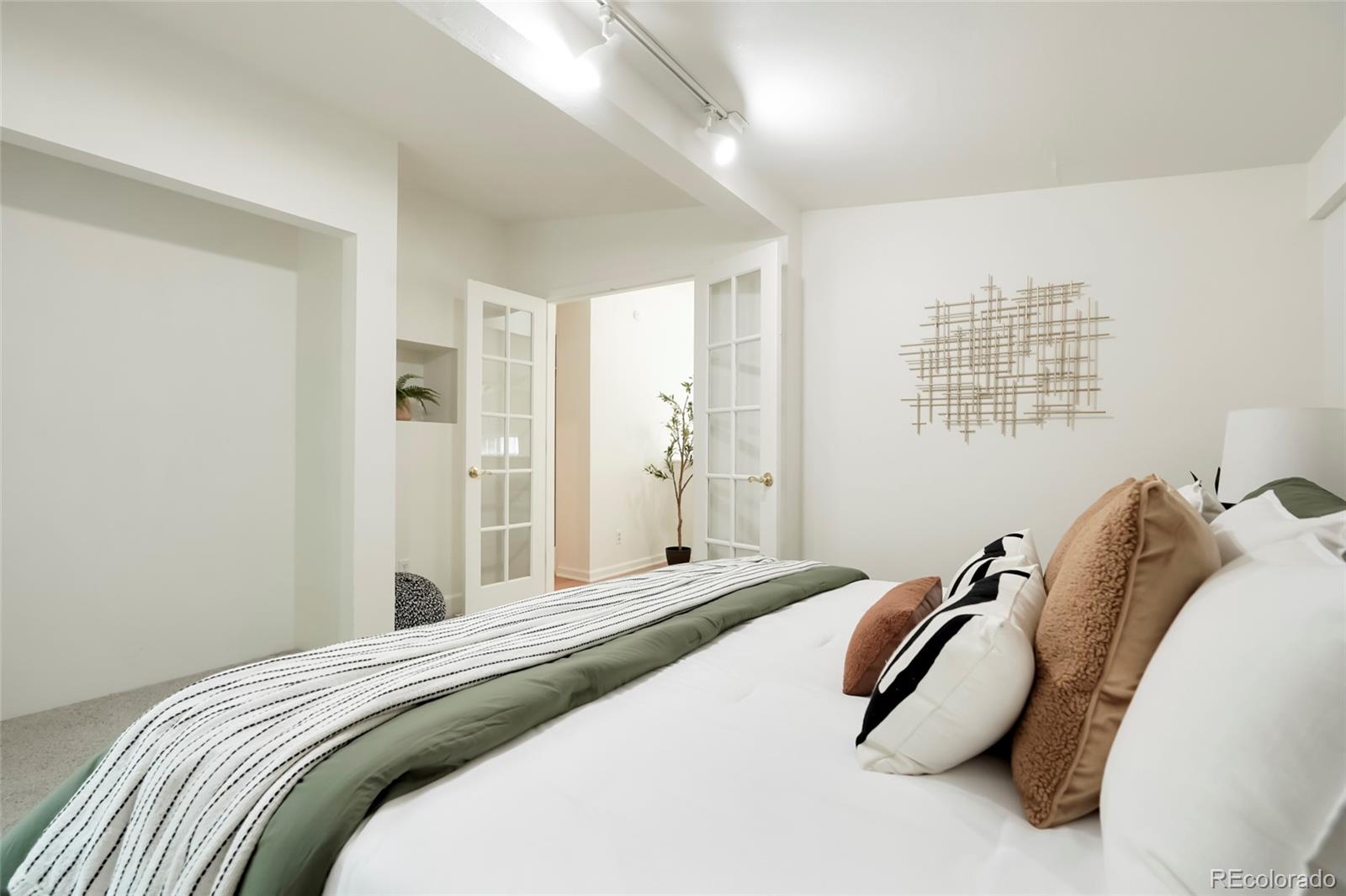 MLS Image #14 for 1425 s sherman street,denver, Colorado