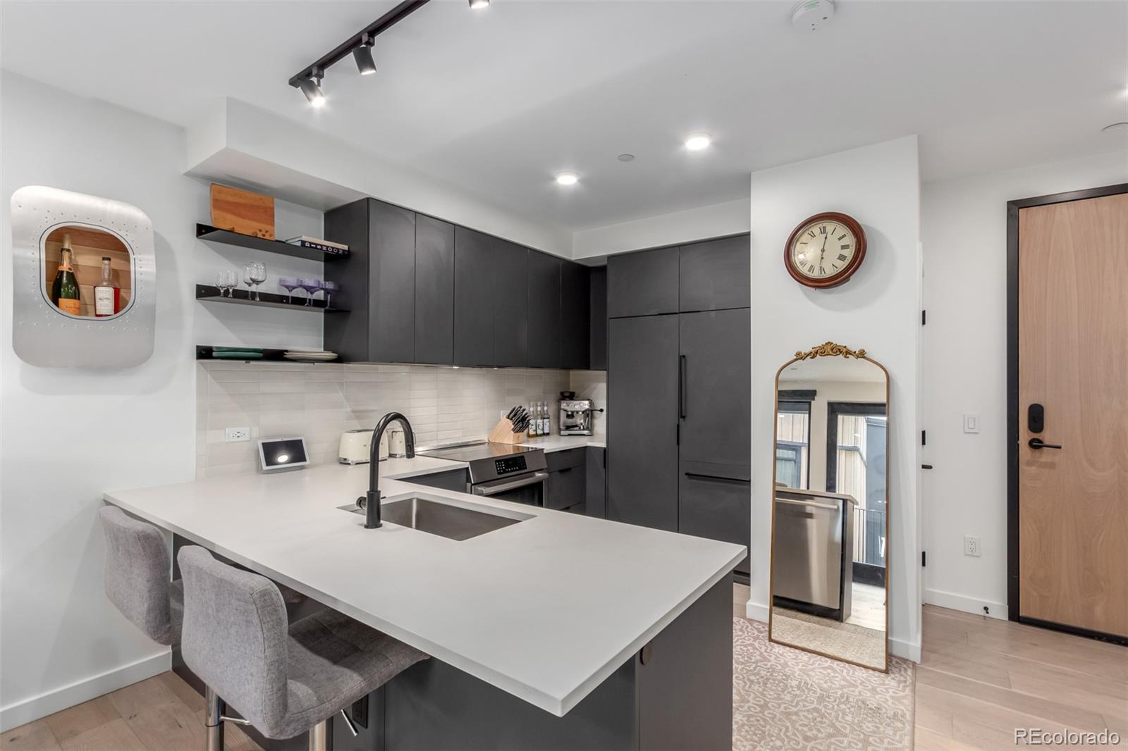 MLS Image #4 for 1601  park avenue 303,denver, Colorado