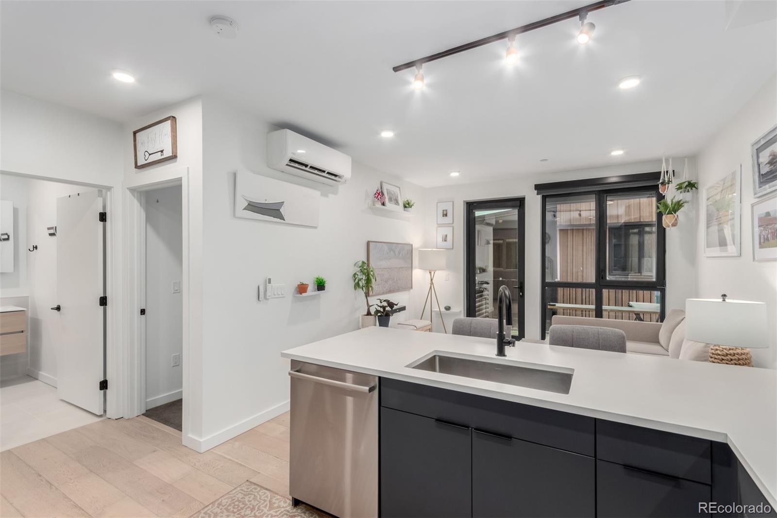 MLS Image #6 for 1601  park avenue 303,denver, Colorado