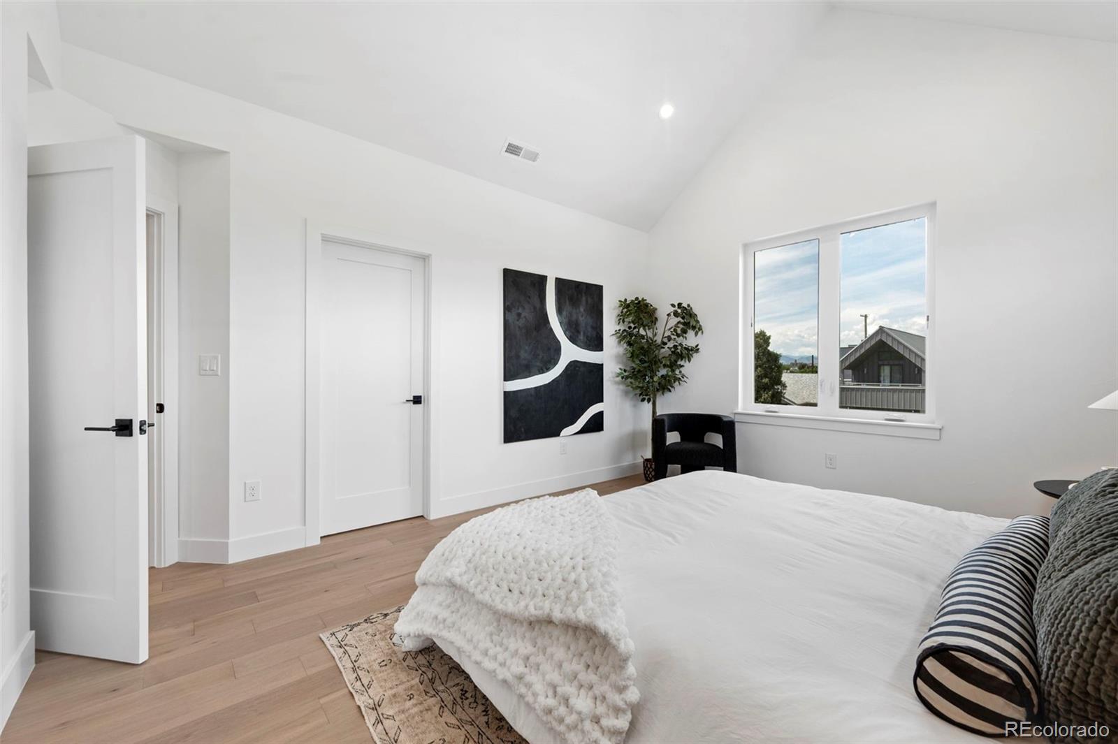 MLS Image #17 for 2404 s cherokee street,denver, Colorado