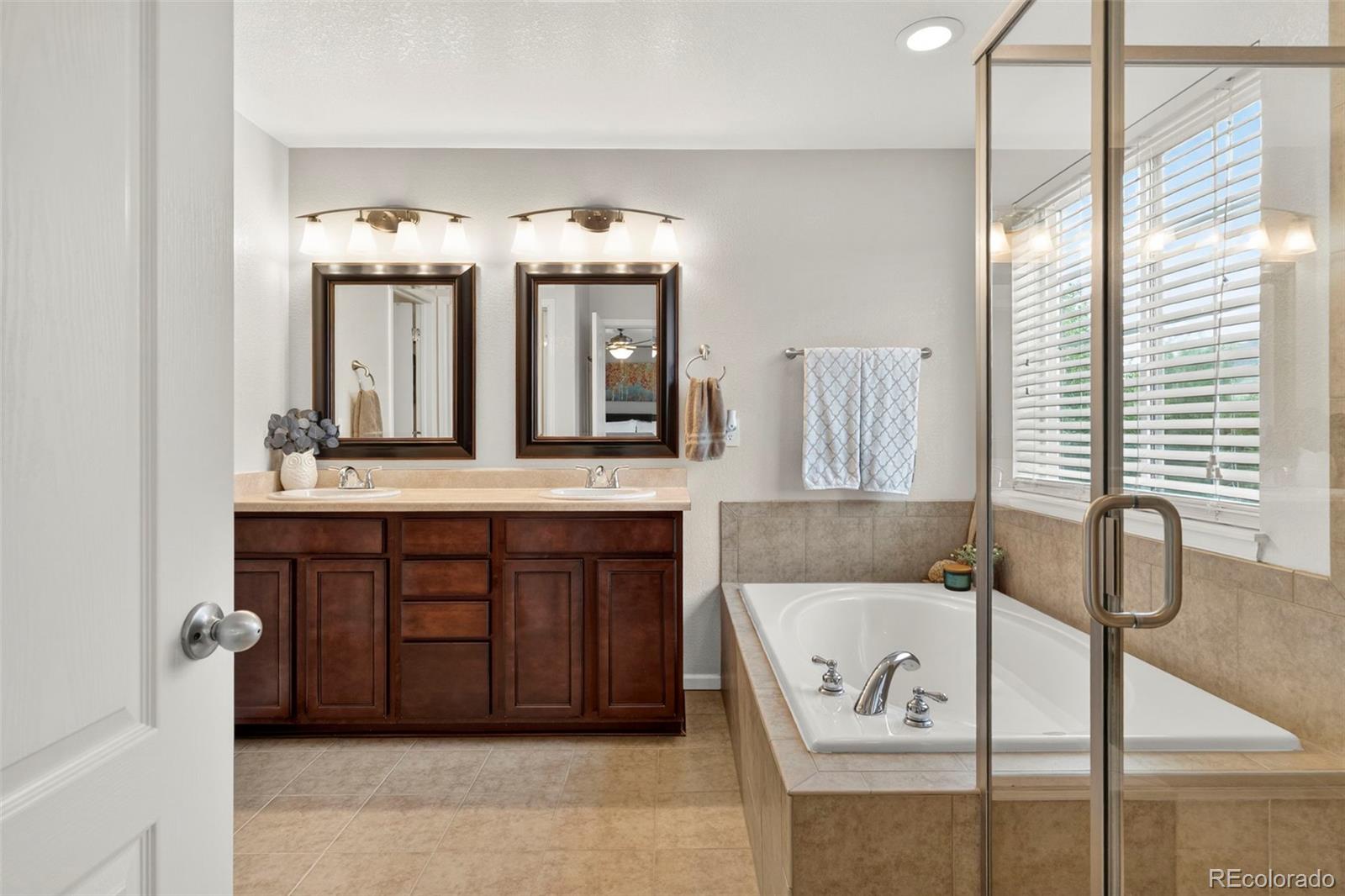 MLS Image #13 for 7151 s oak hill circle,aurora, Colorado