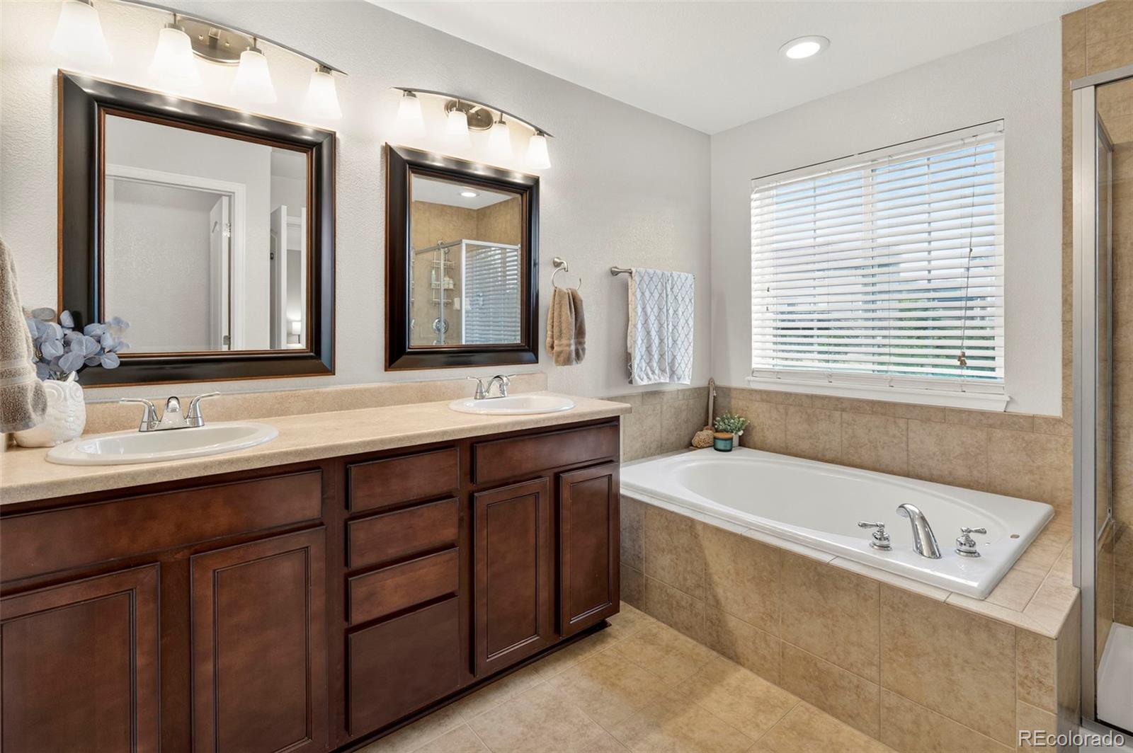 MLS Image #14 for 7151 s oak hill circle,aurora, Colorado