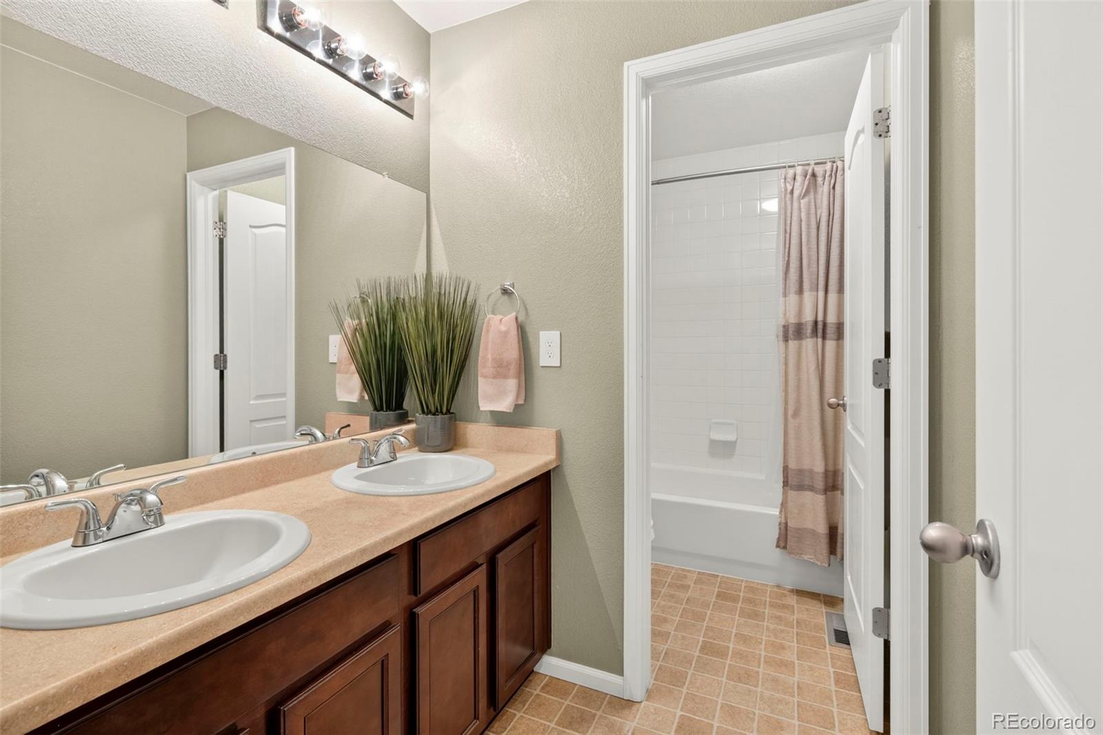 MLS Image #18 for 7151 s oak hill circle,aurora, Colorado