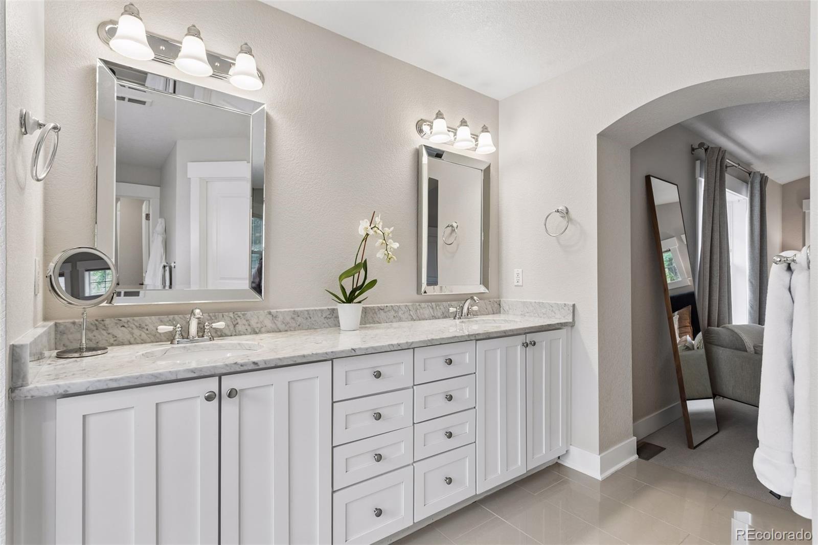 MLS Image #19 for 7873 e 8th place,denver, Colorado