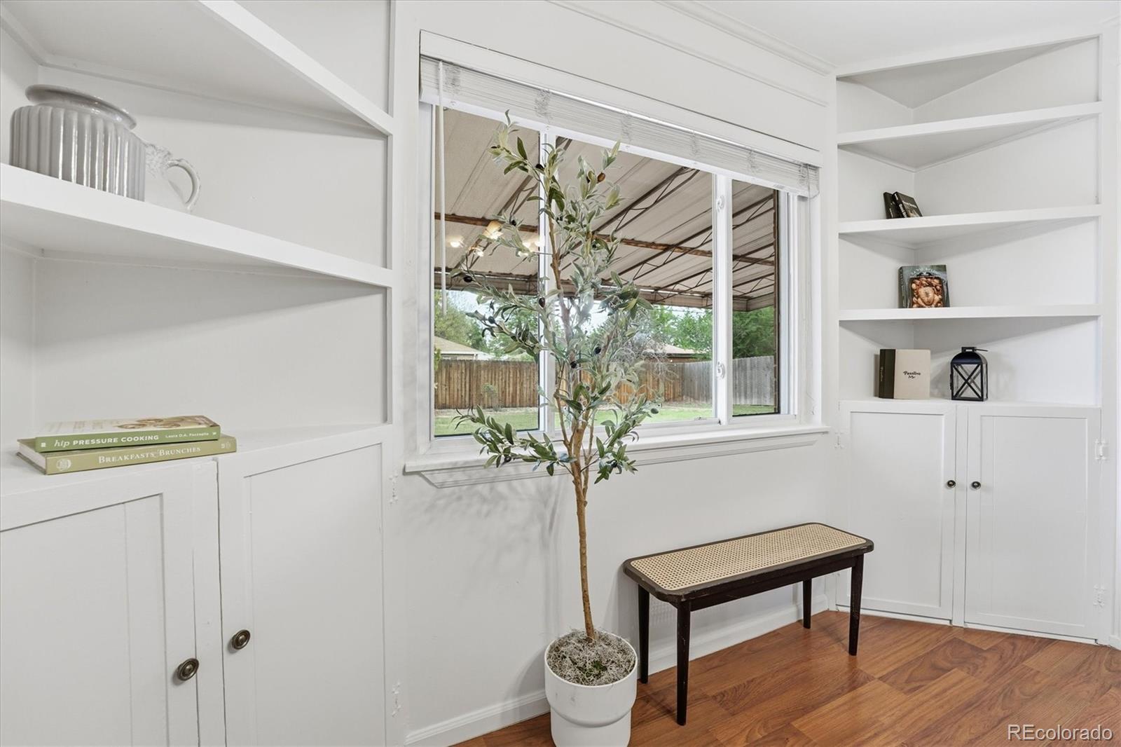 MLS Image #14 for 880  tucson street,aurora, Colorado