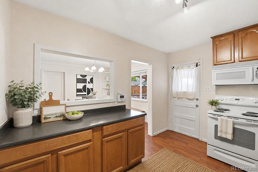 MLS Image #15 for 880  tucson street,aurora, Colorado