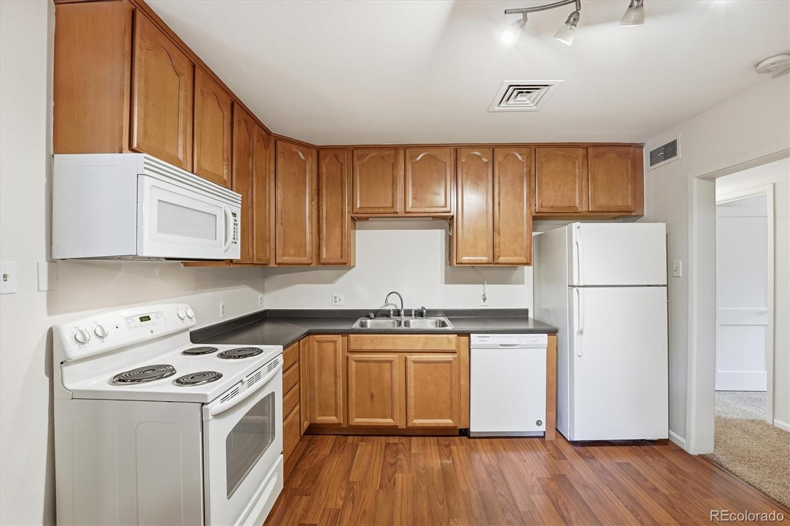 MLS Image #17 for 880  tucson street,aurora, Colorado