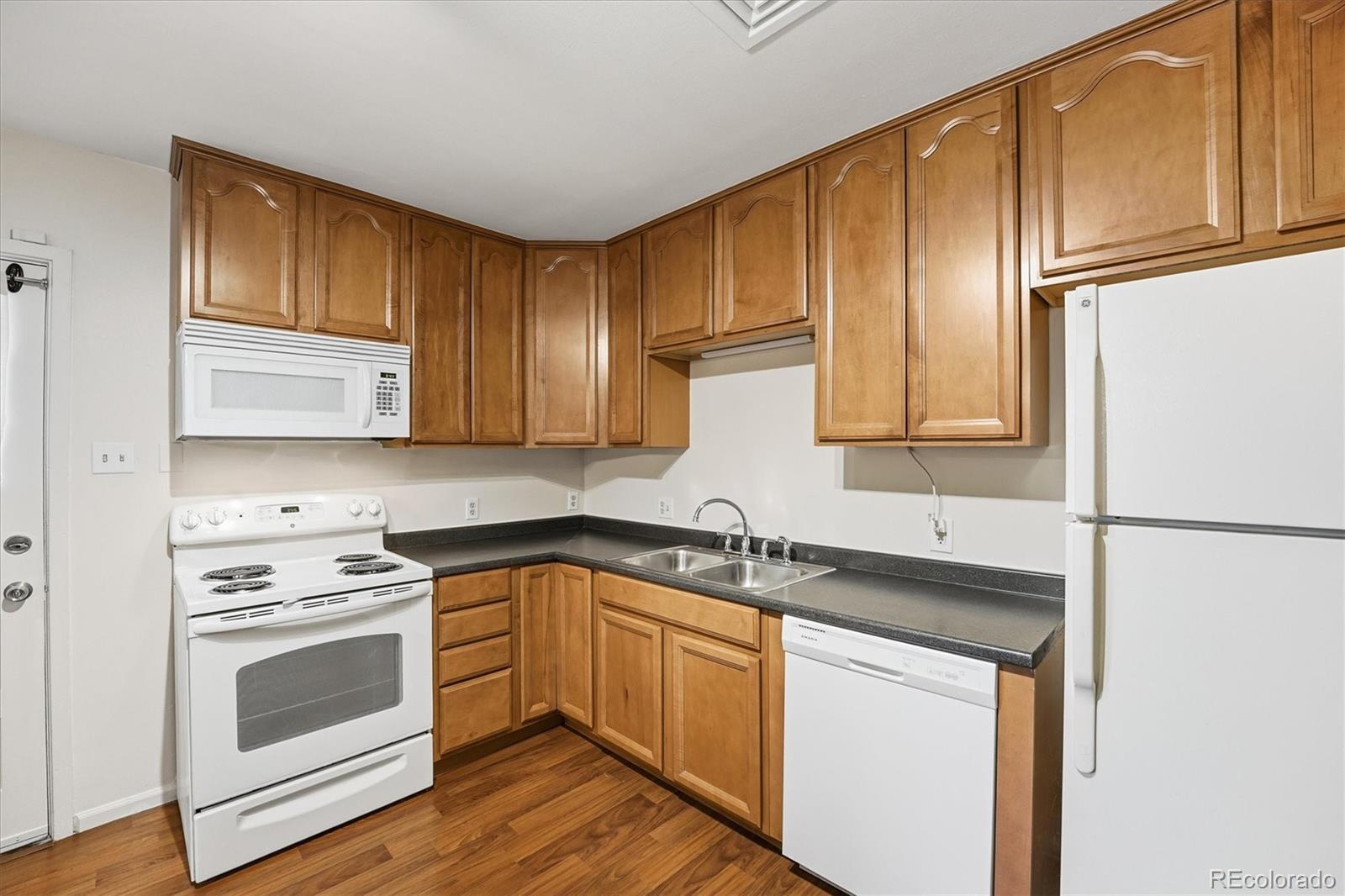 MLS Image #18 for 880  tucson street,aurora, Colorado