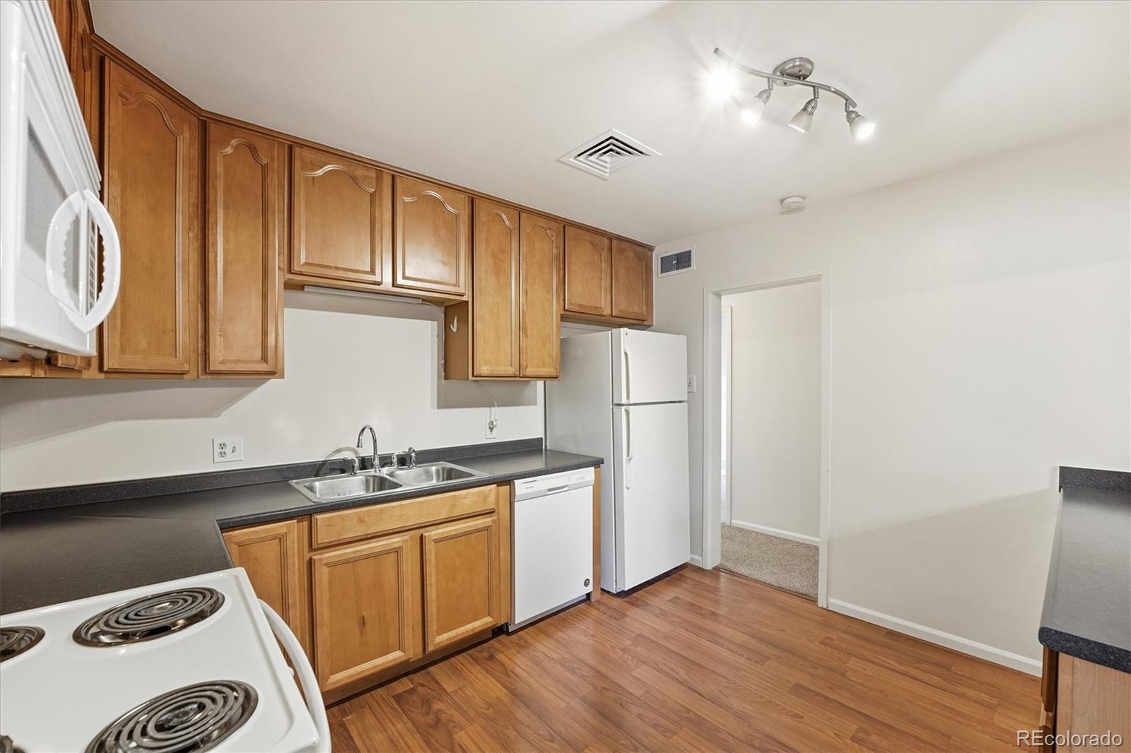 MLS Image #19 for 880  tucson street,aurora, Colorado