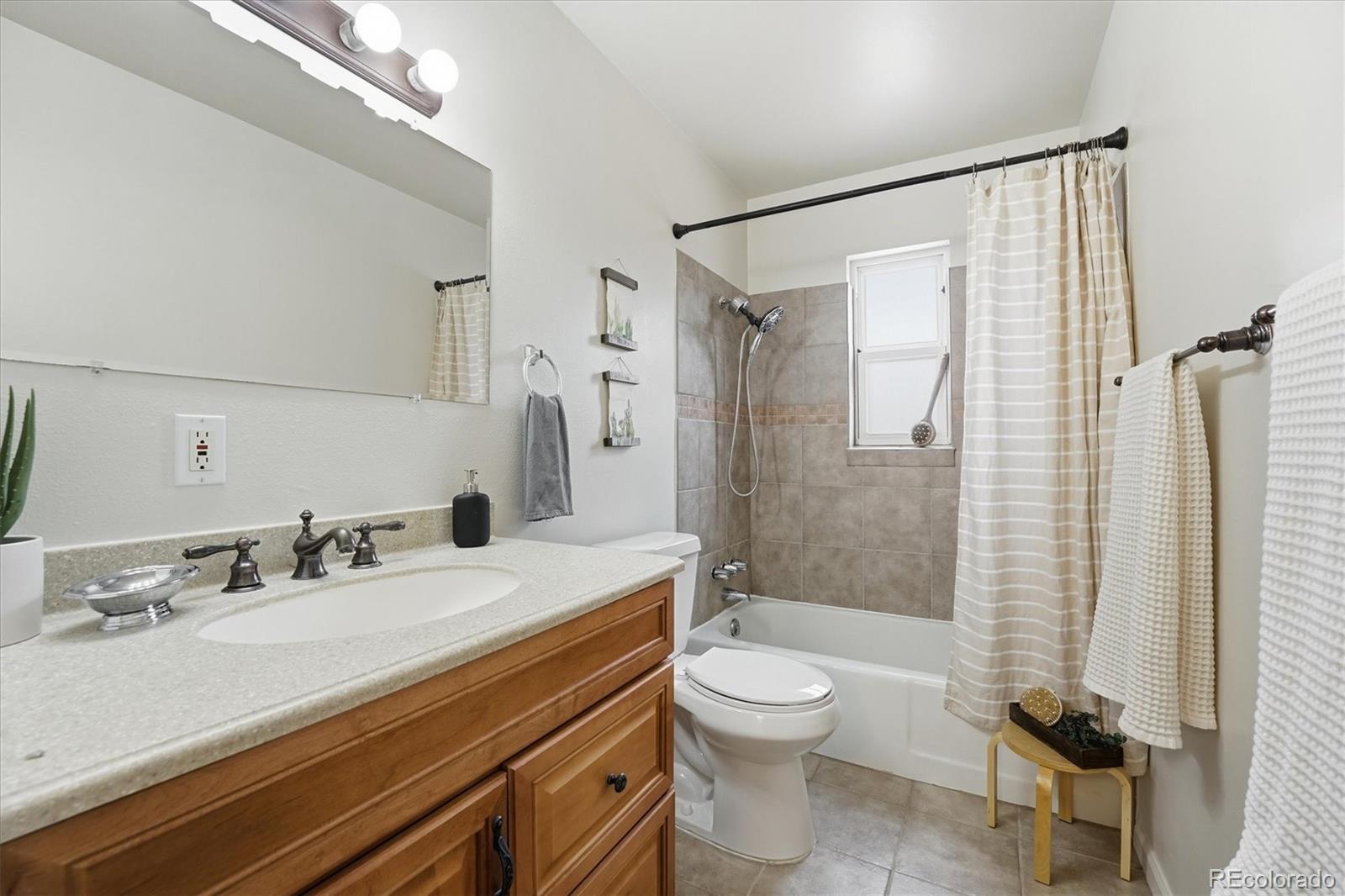 MLS Image #31 for 880  tucson street,aurora, Colorado