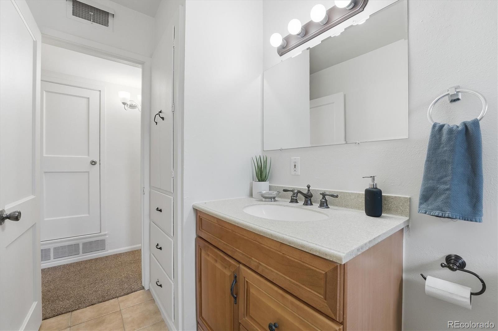 MLS Image #33 for 880  tucson street,aurora, Colorado