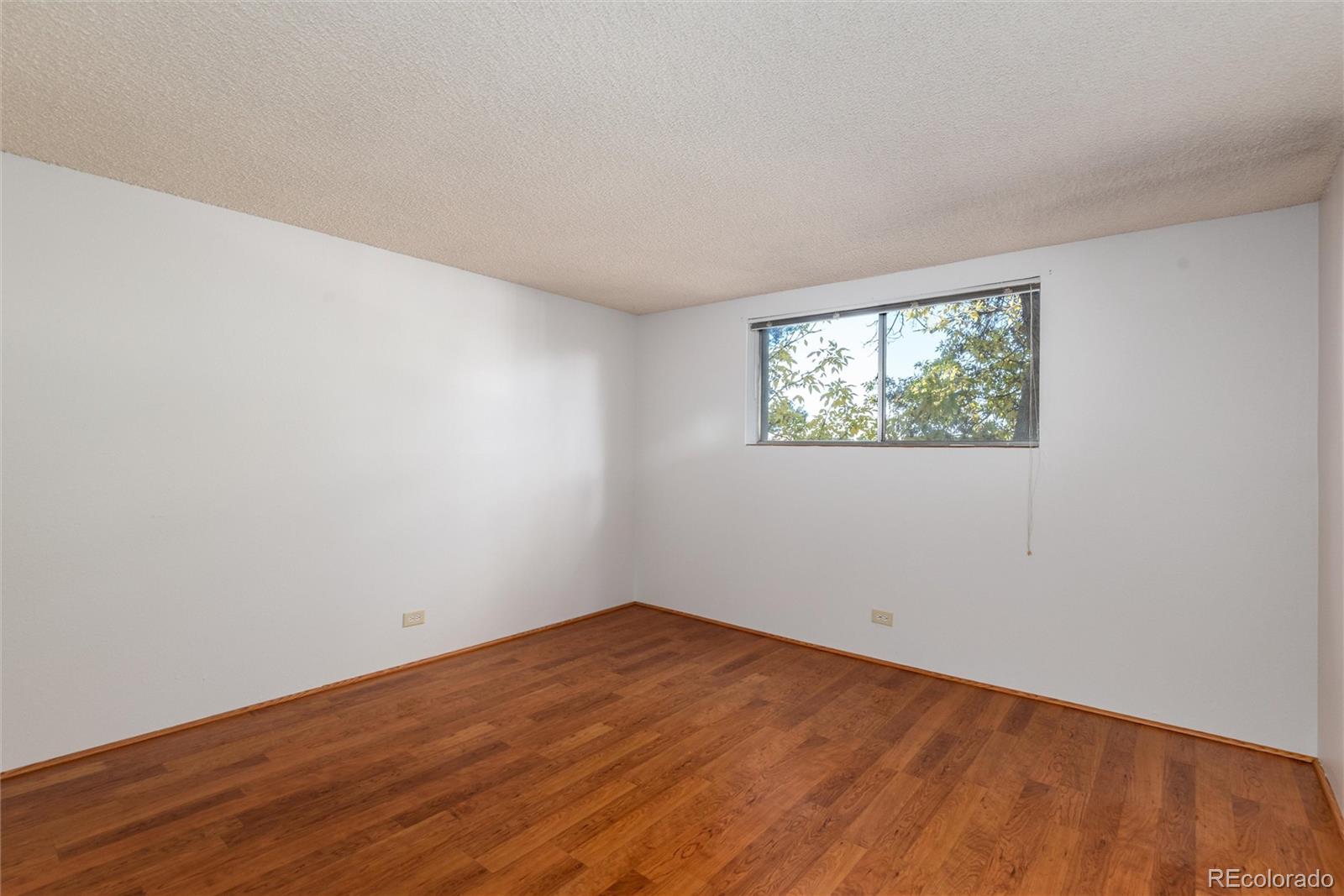 MLS Image #11 for 2325 s linden court,denver, Colorado