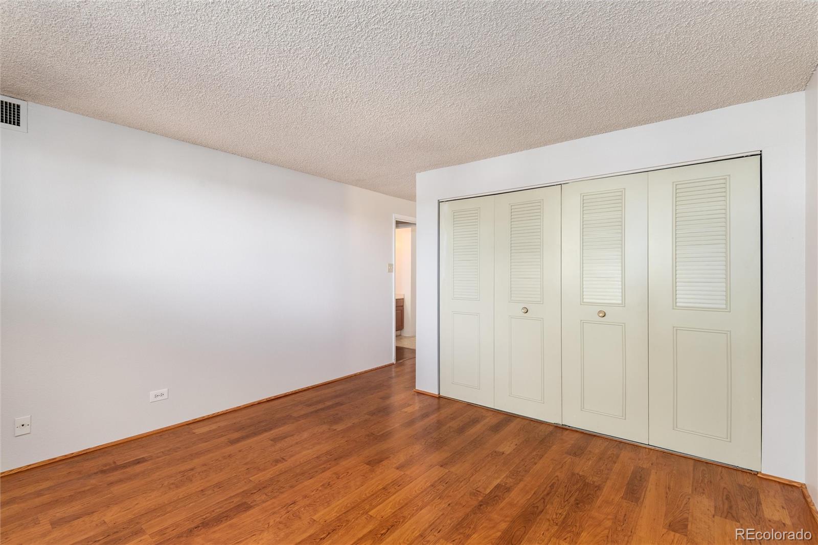 MLS Image #12 for 2325 s linden court,denver, Colorado