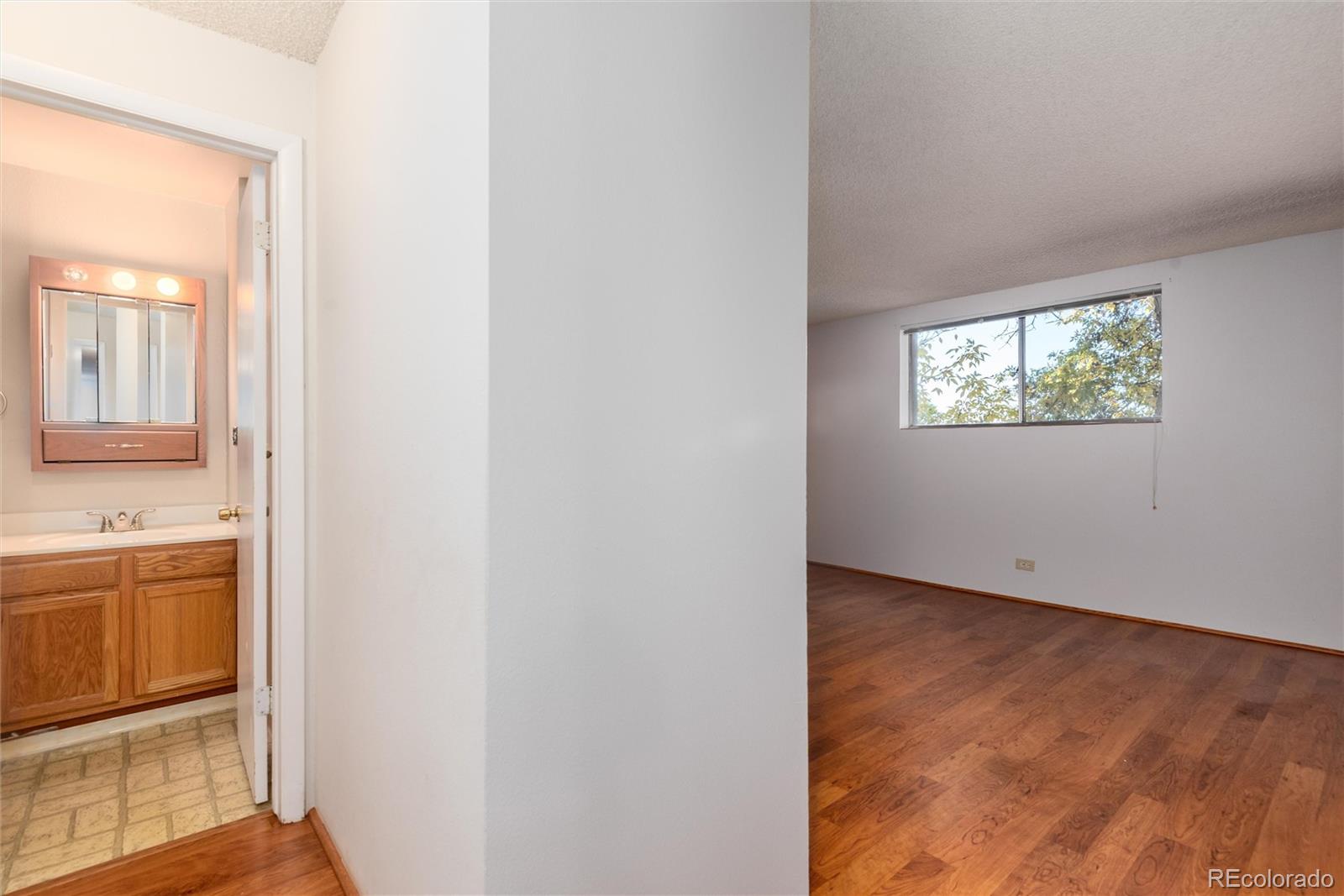 MLS Image #13 for 2325 s linden court,denver, Colorado
