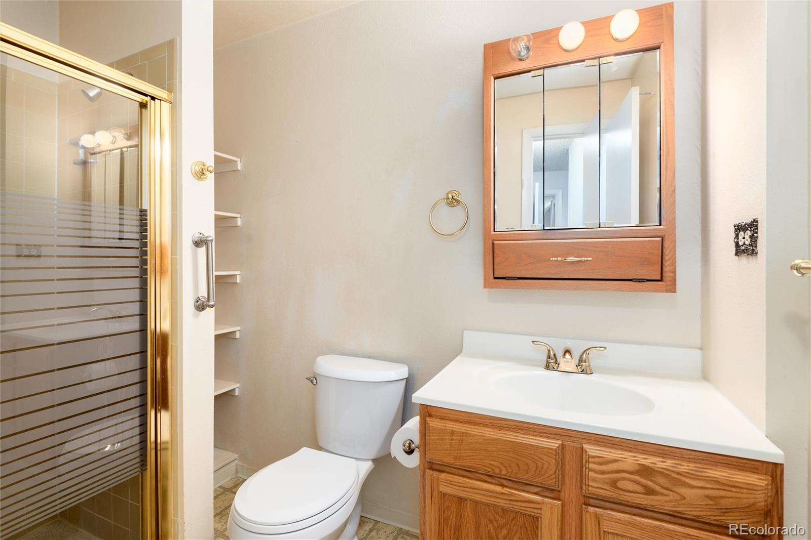 MLS Image #14 for 2325 s linden court,denver, Colorado