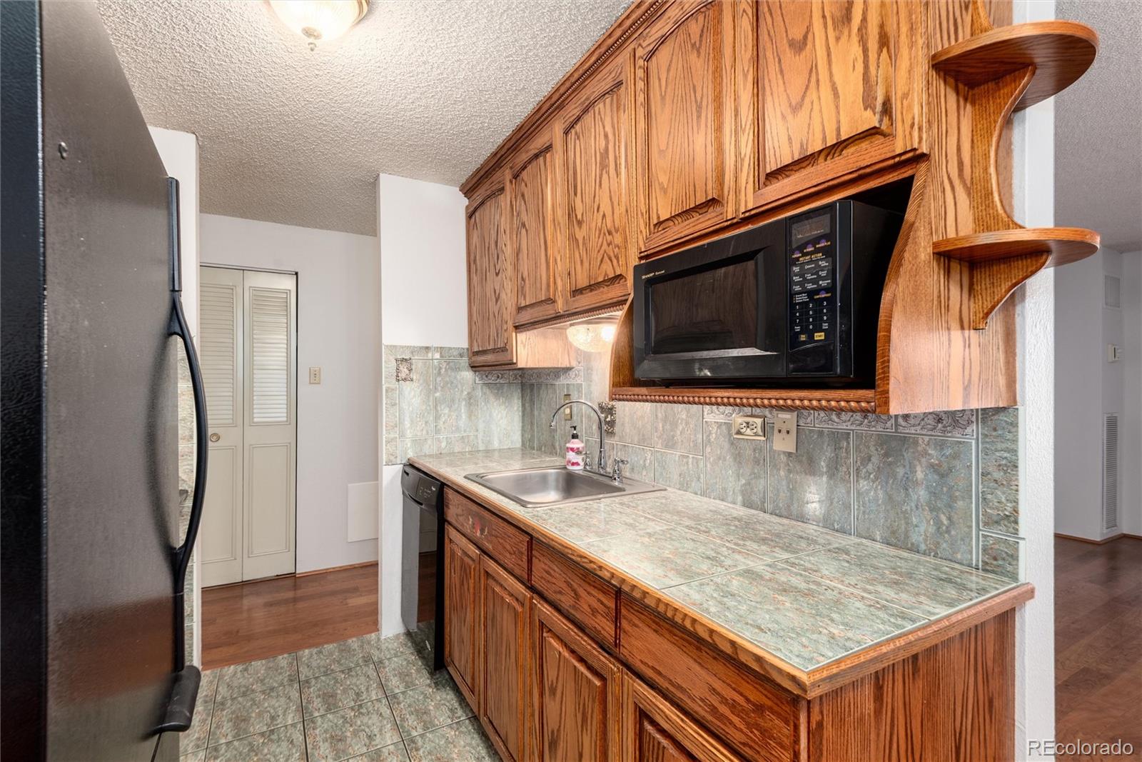 MLS Image #6 for 2325 s linden court,denver, Colorado