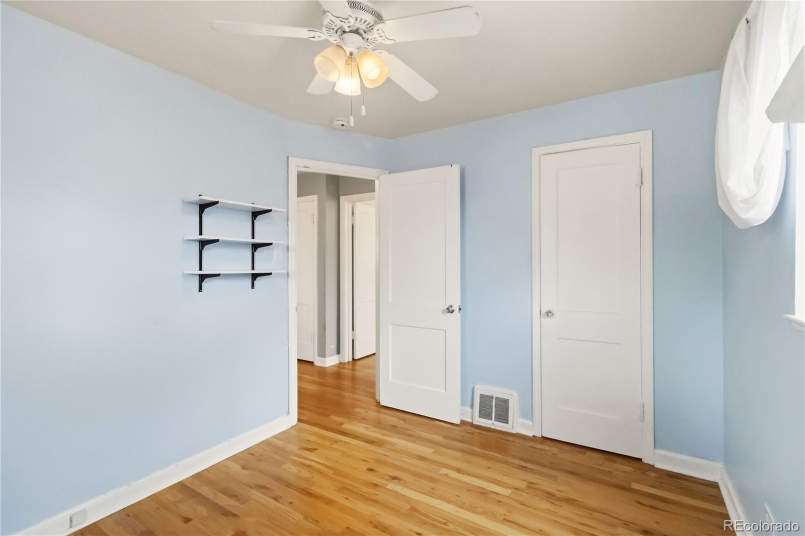 MLS Image #12 for 2380  poplar street,denver, Colorado