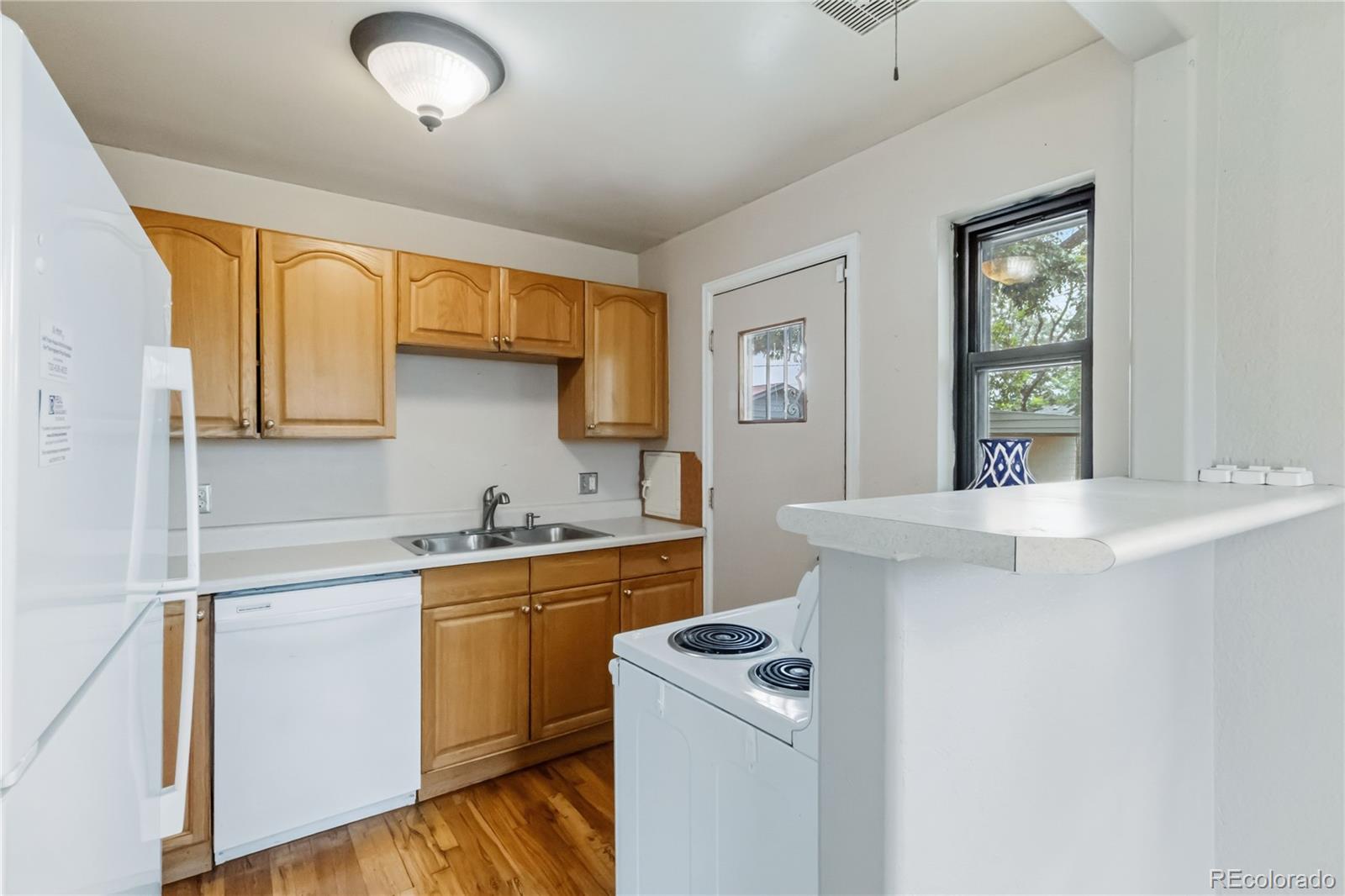 MLS Image #5 for 2380  poplar street,denver, Colorado