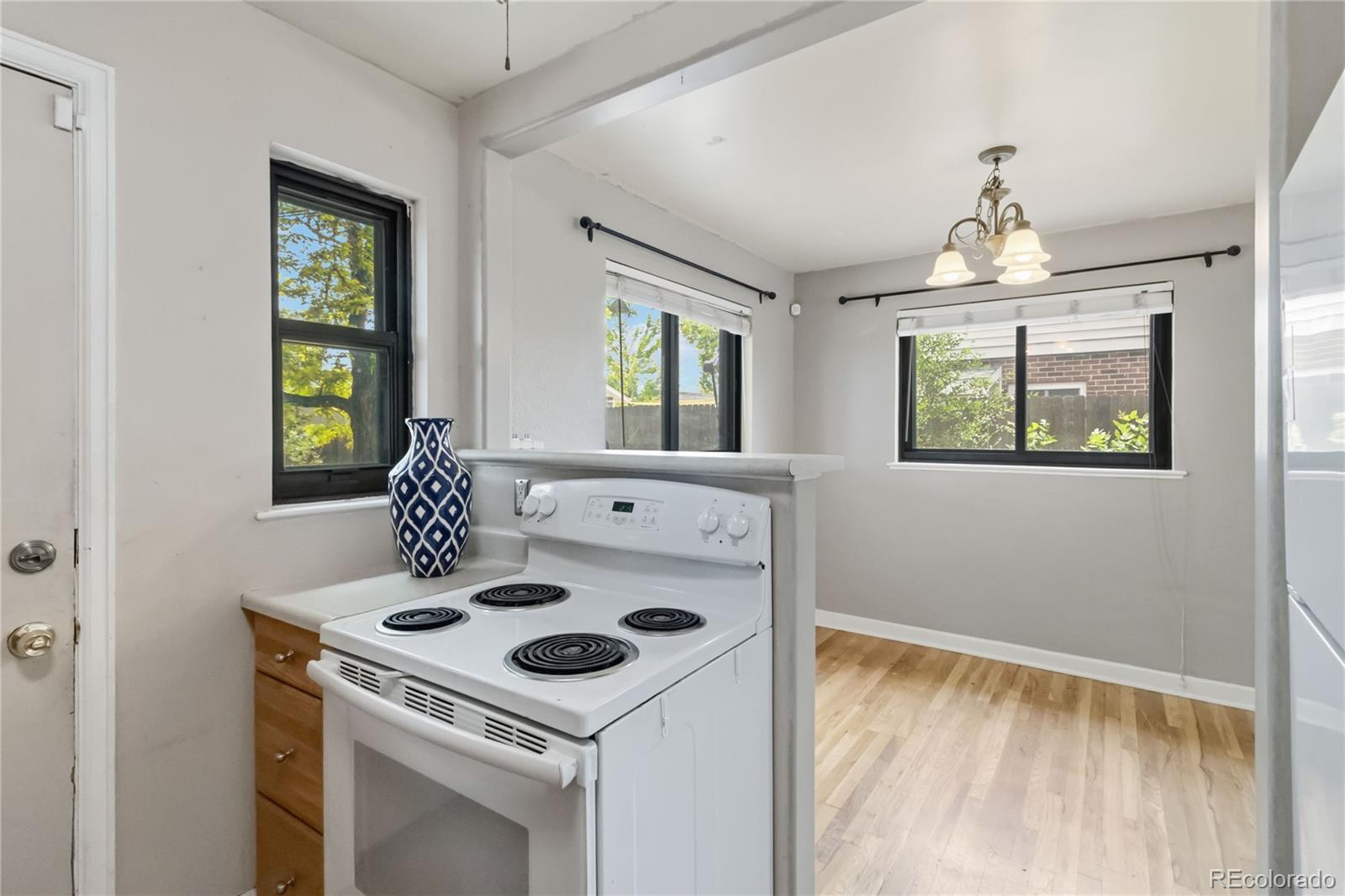 MLS Image #8 for 2380  poplar street,denver, Colorado