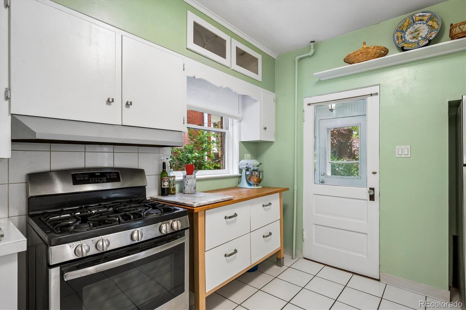 MLS Image #10 for 1140 n emerson street,denver, Colorado