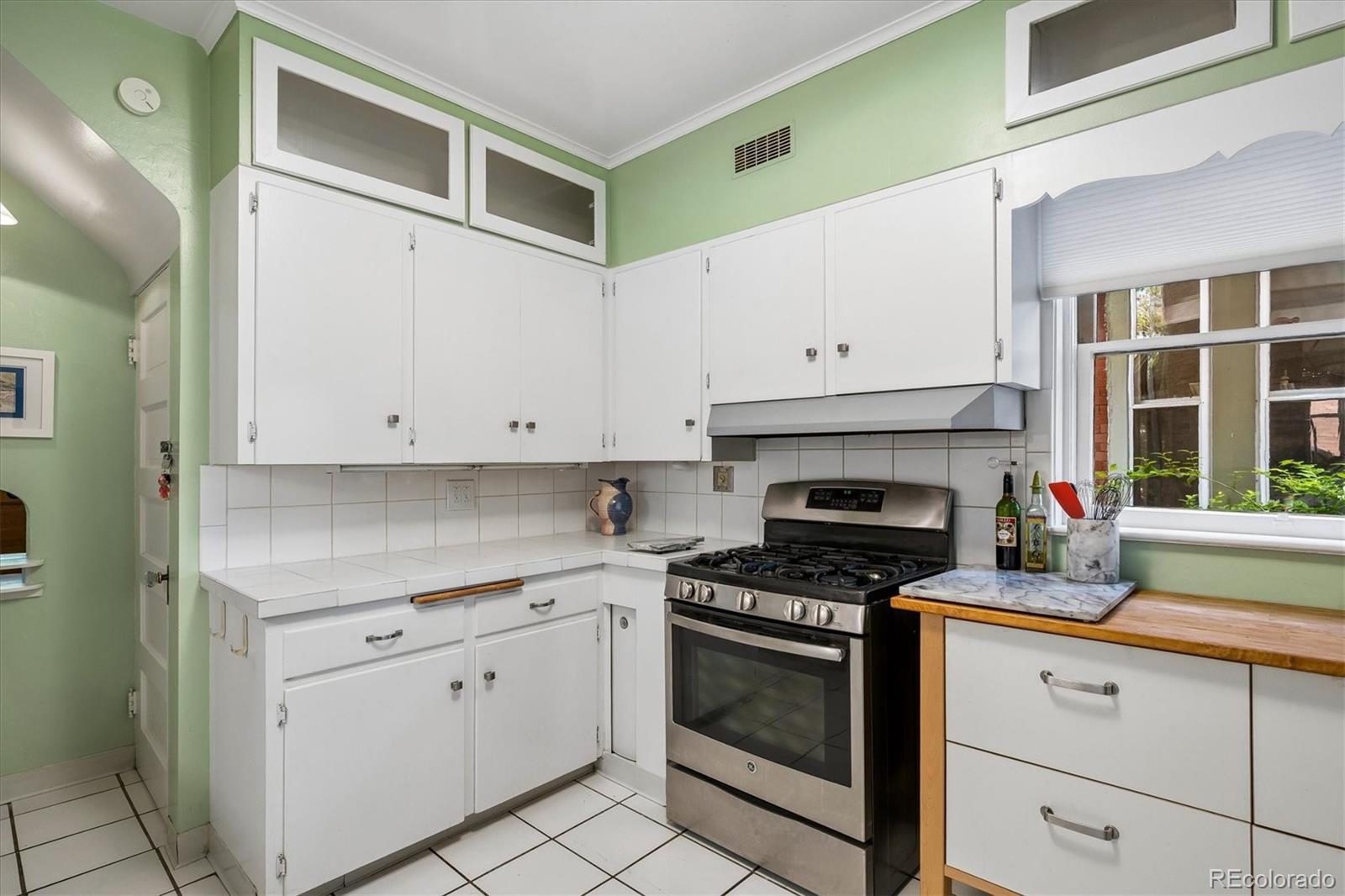 MLS Image #8 for 1140 n emerson street,denver, Colorado
