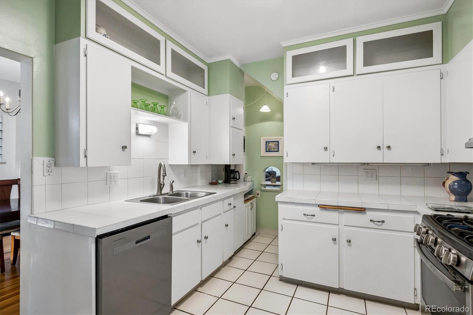 MLS Image #9 for 1140 n emerson street,denver, Colorado