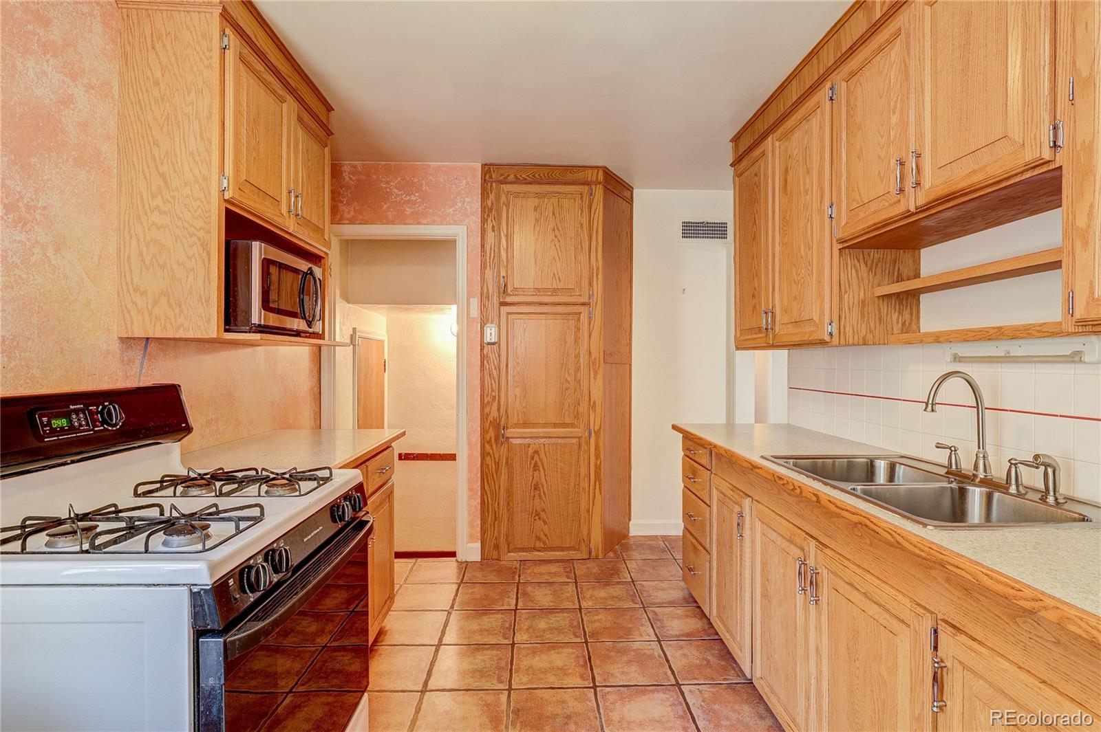 MLS Image #13 for 2550  locust street,denver, Colorado
