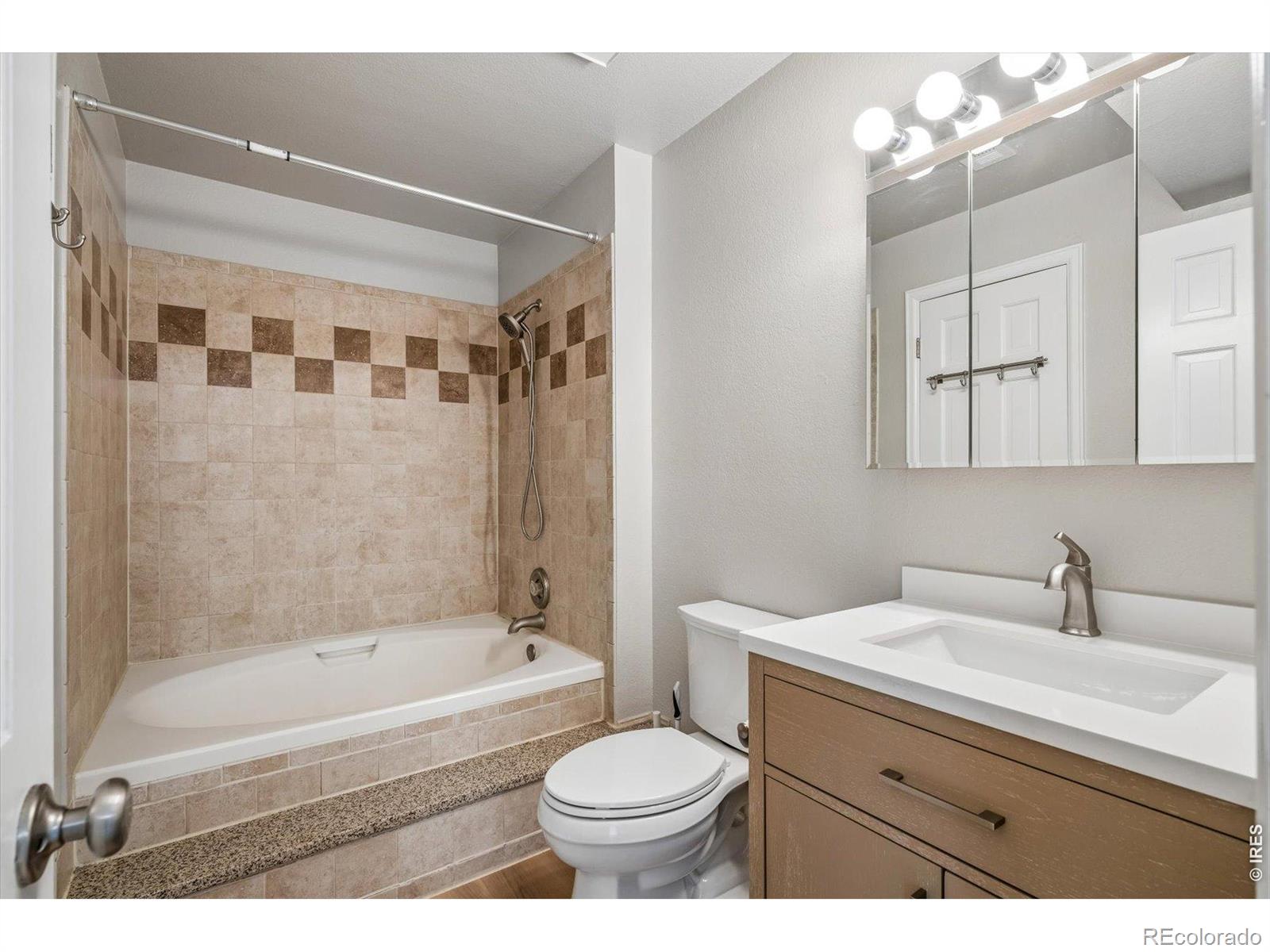 MLS Image #11 for 844 s vance street f,lakewood, Colorado