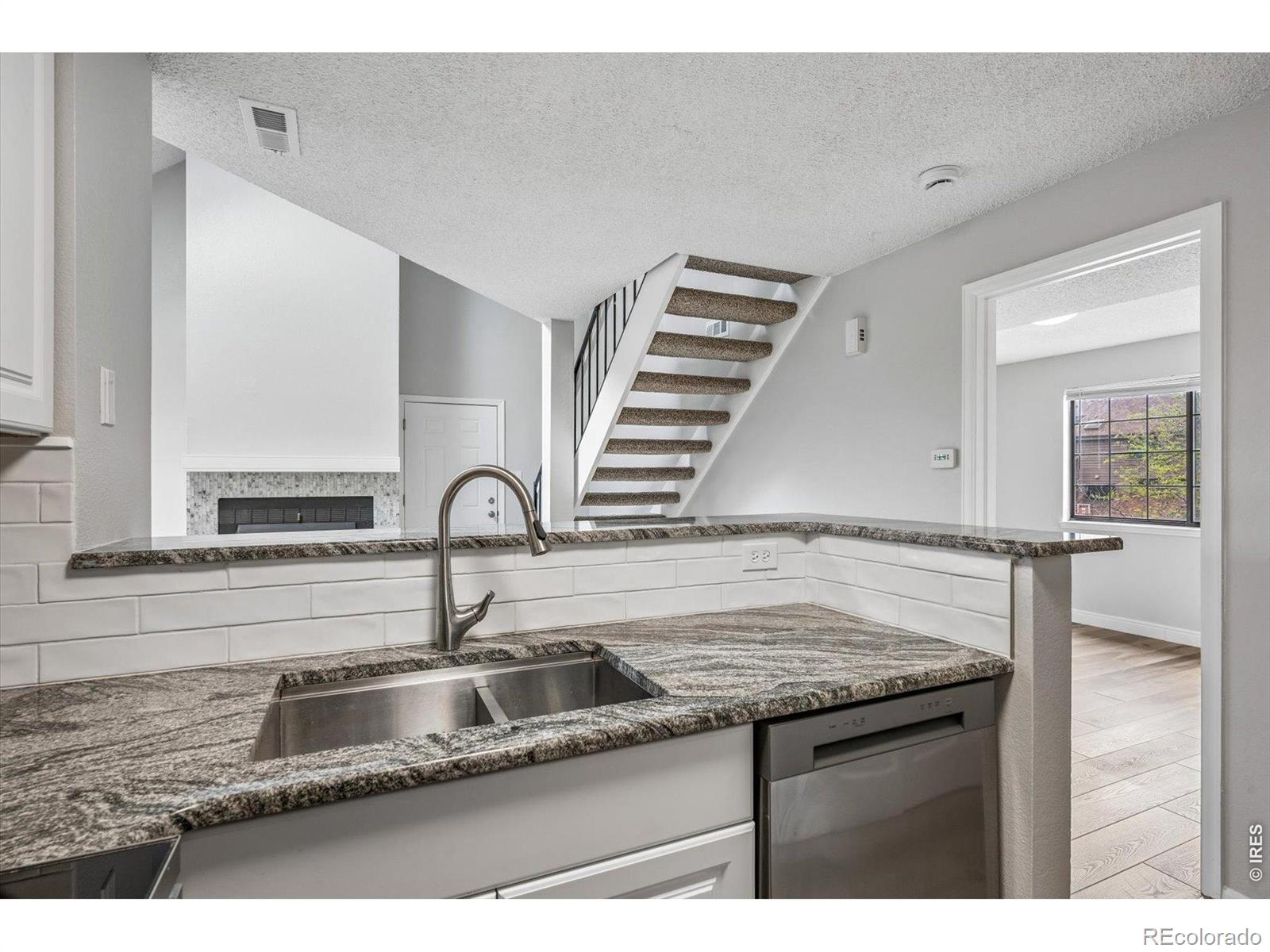 MLS Image #5 for 844 s vance street f,lakewood, Colorado
