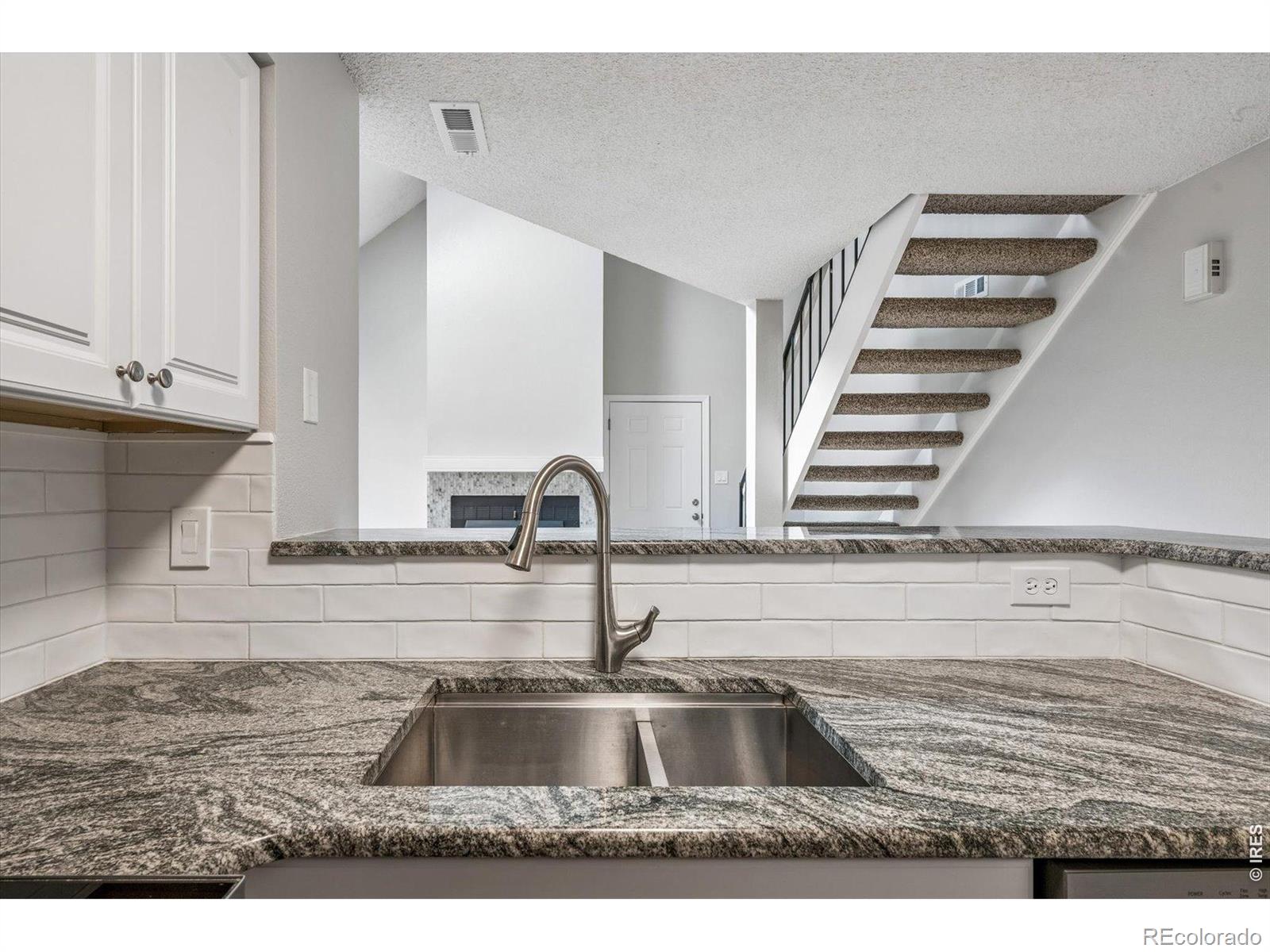 MLS Image #7 for 844 s vance street f,lakewood, Colorado