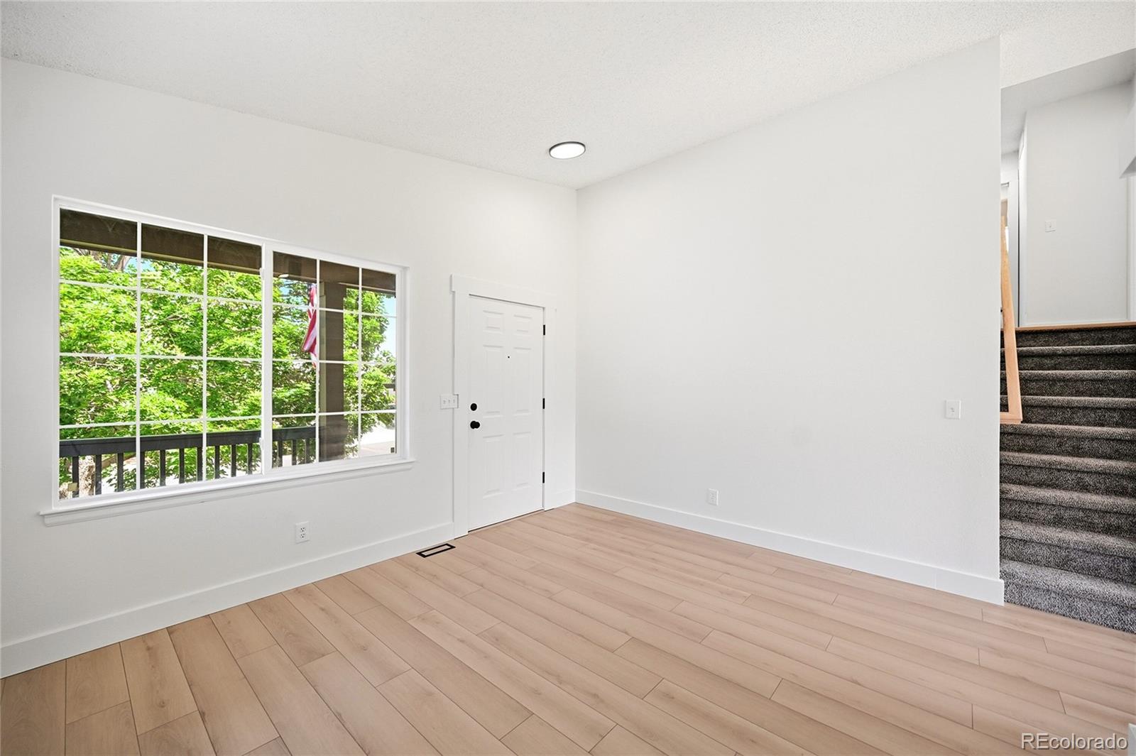 MLS Image #3 for 19036 e ithaca place,aurora, Colorado