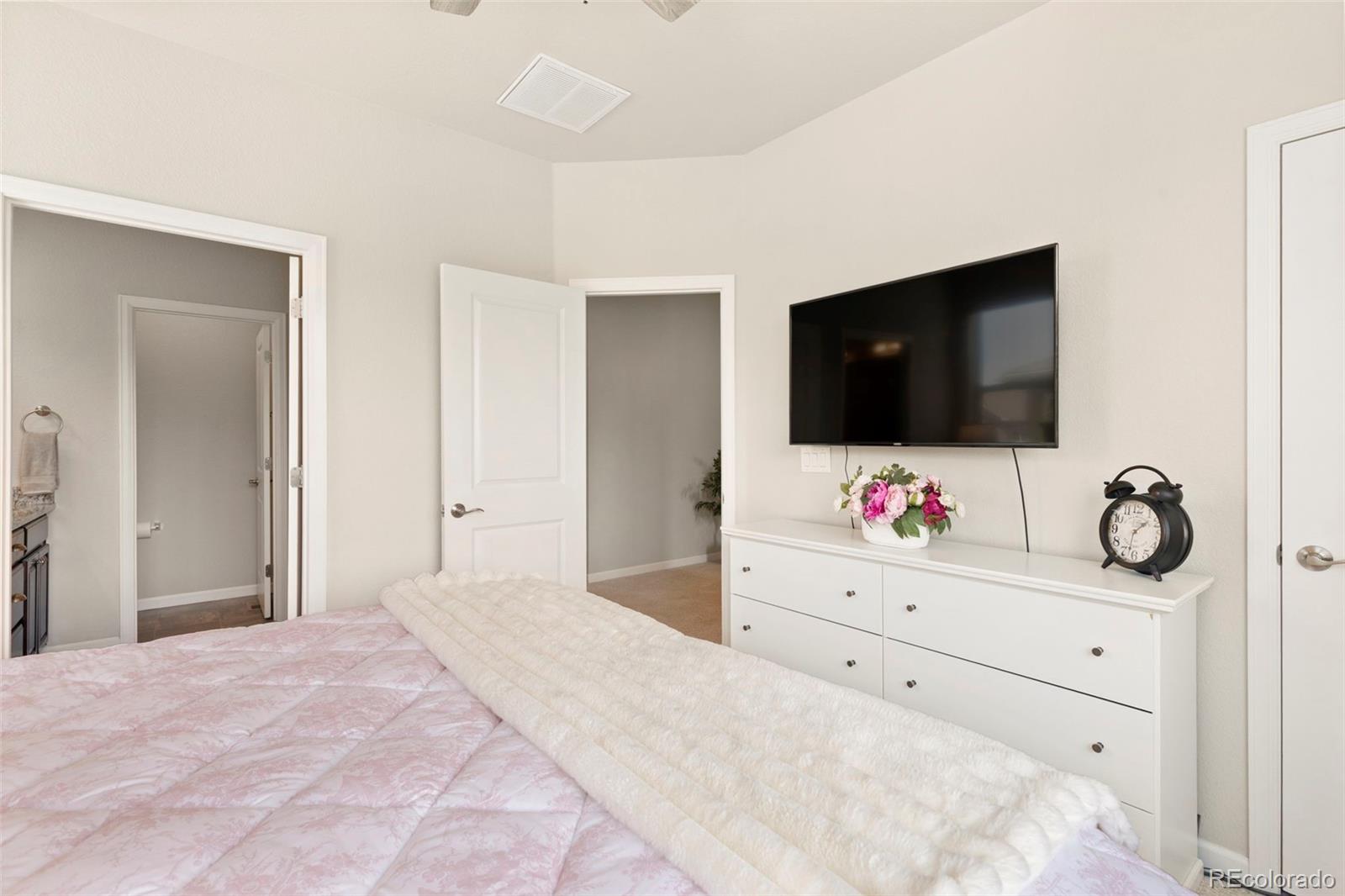 MLS Image #13 for 15526 w 64th loop a,arvada, Colorado