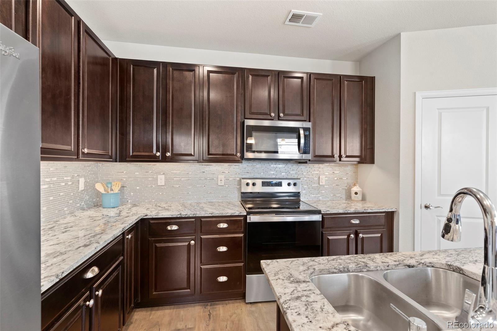 MLS Image #7 for 15526 w 64th loop a,arvada, Colorado