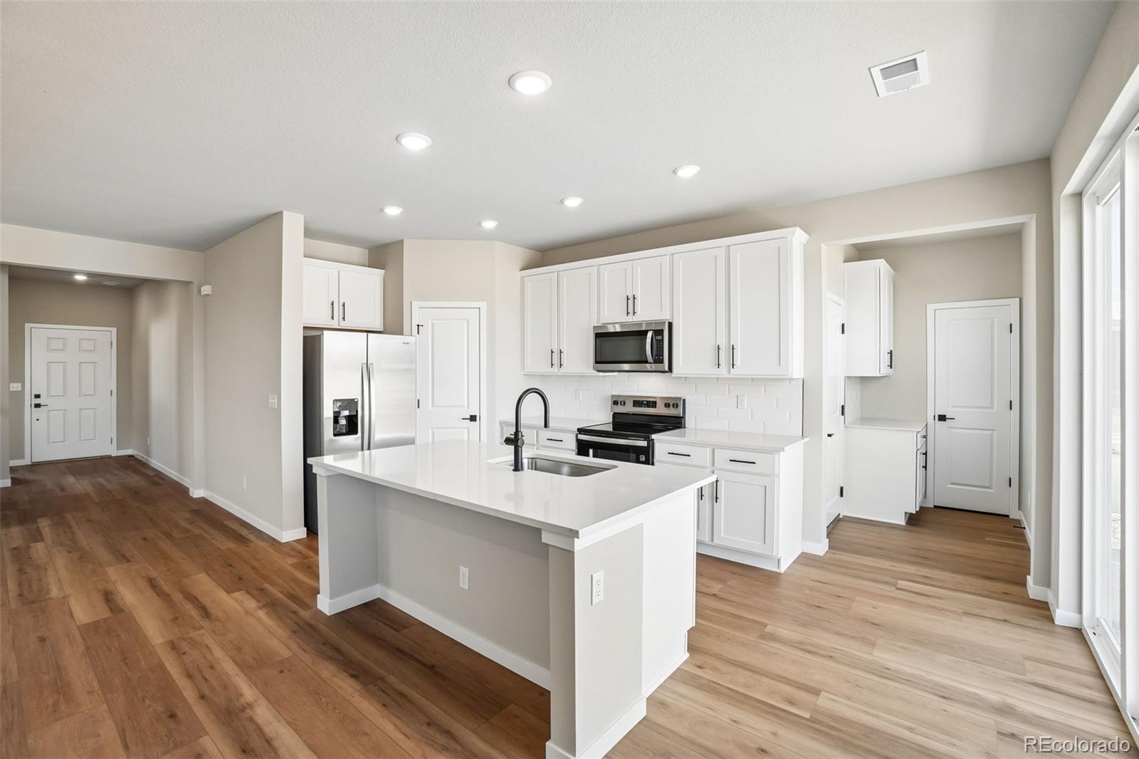 MLS Image #9 for 55003 e 28th place,strasburg, Colorado