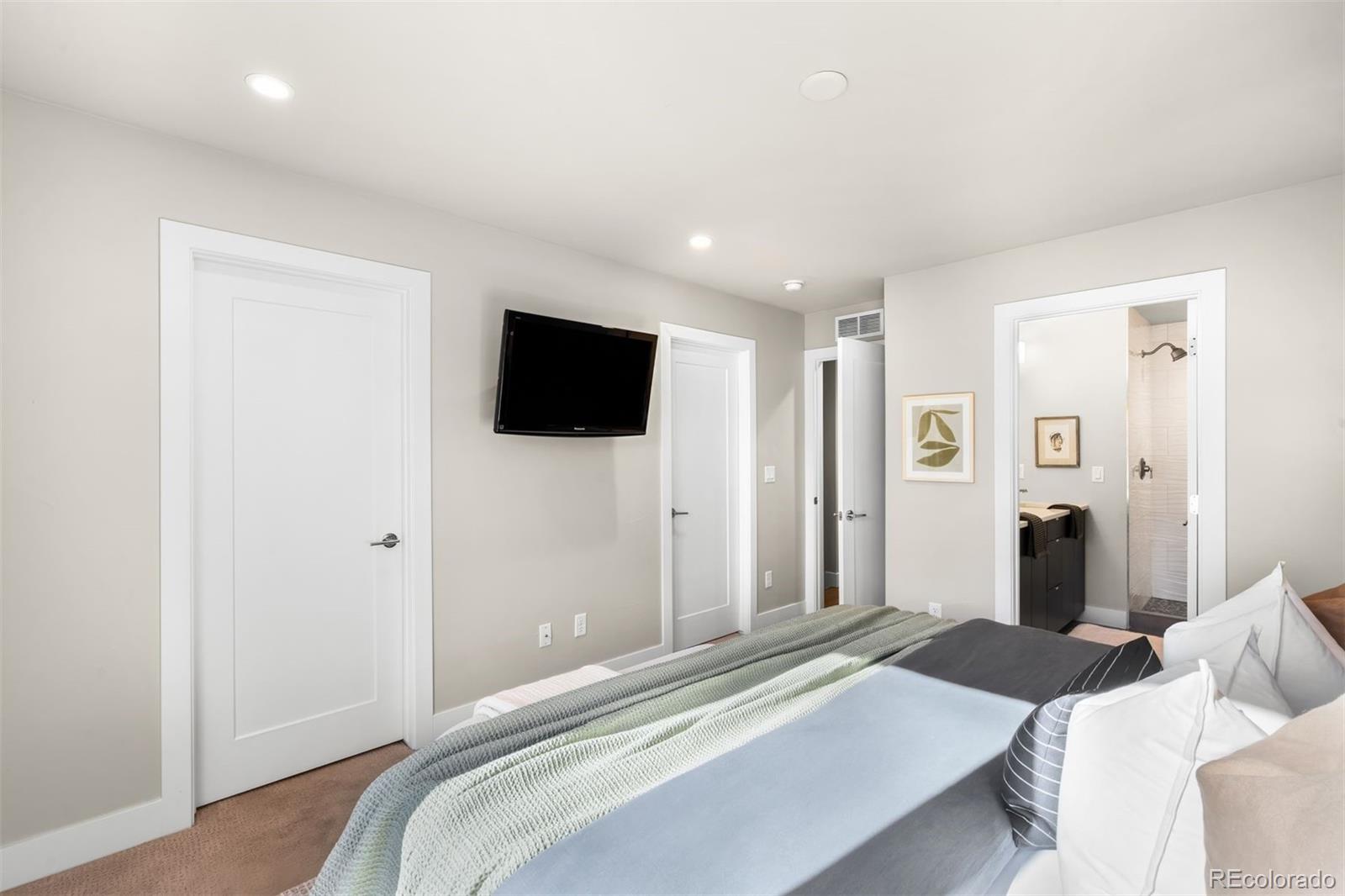 MLS Image #18 for 2435 s high street,denver, Colorado