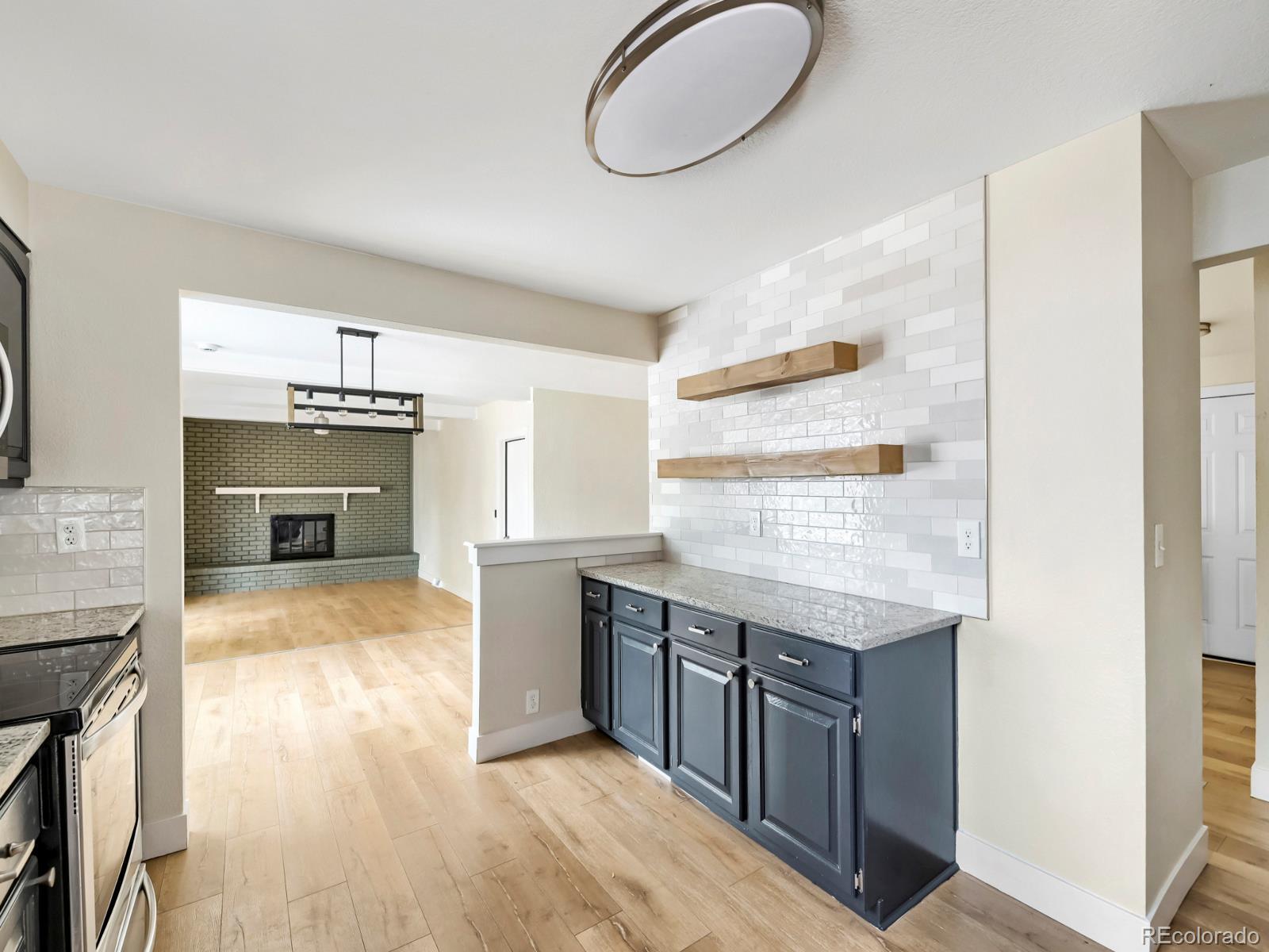MLS Image #10 for 628 s oswego court,aurora, Colorado