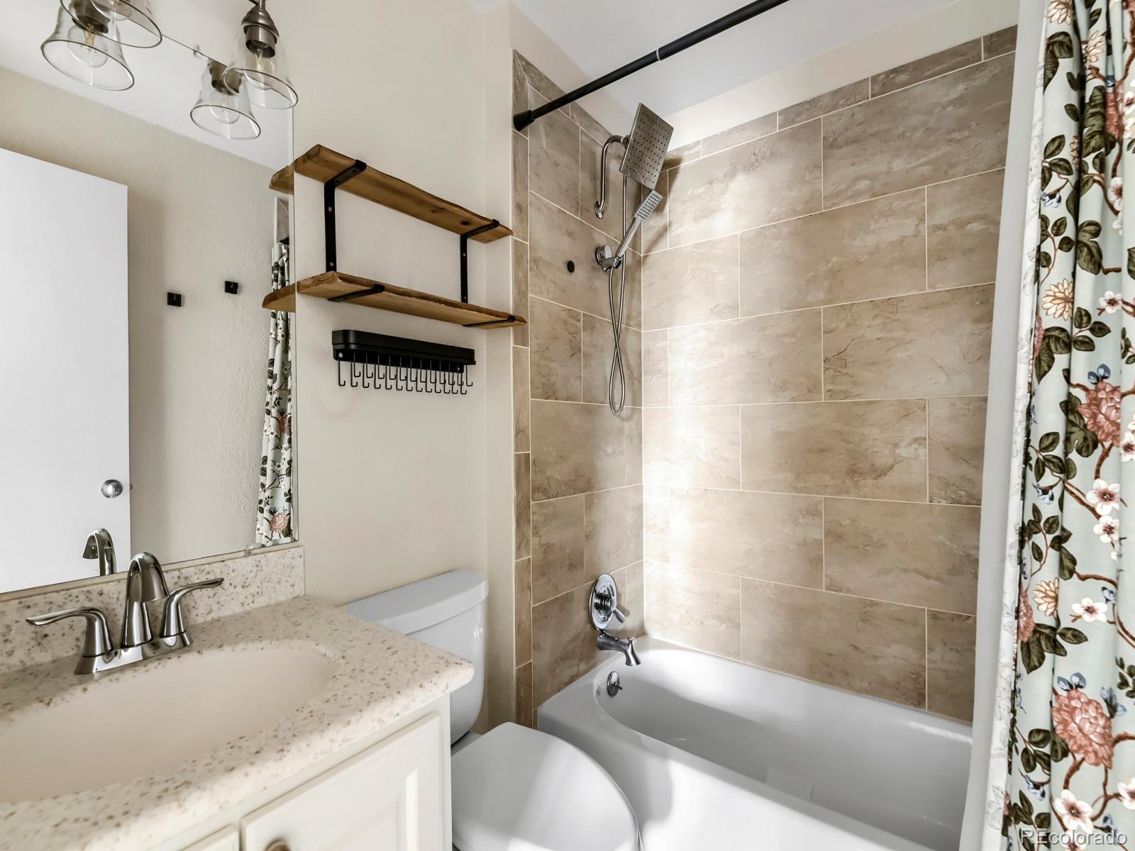 MLS Image #14 for 628 s oswego court,aurora, Colorado