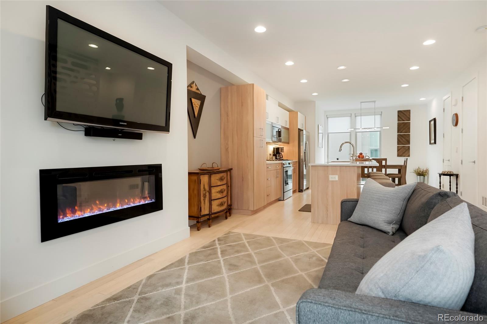 MLS Image #5 for 879  delaware street,denver, Colorado