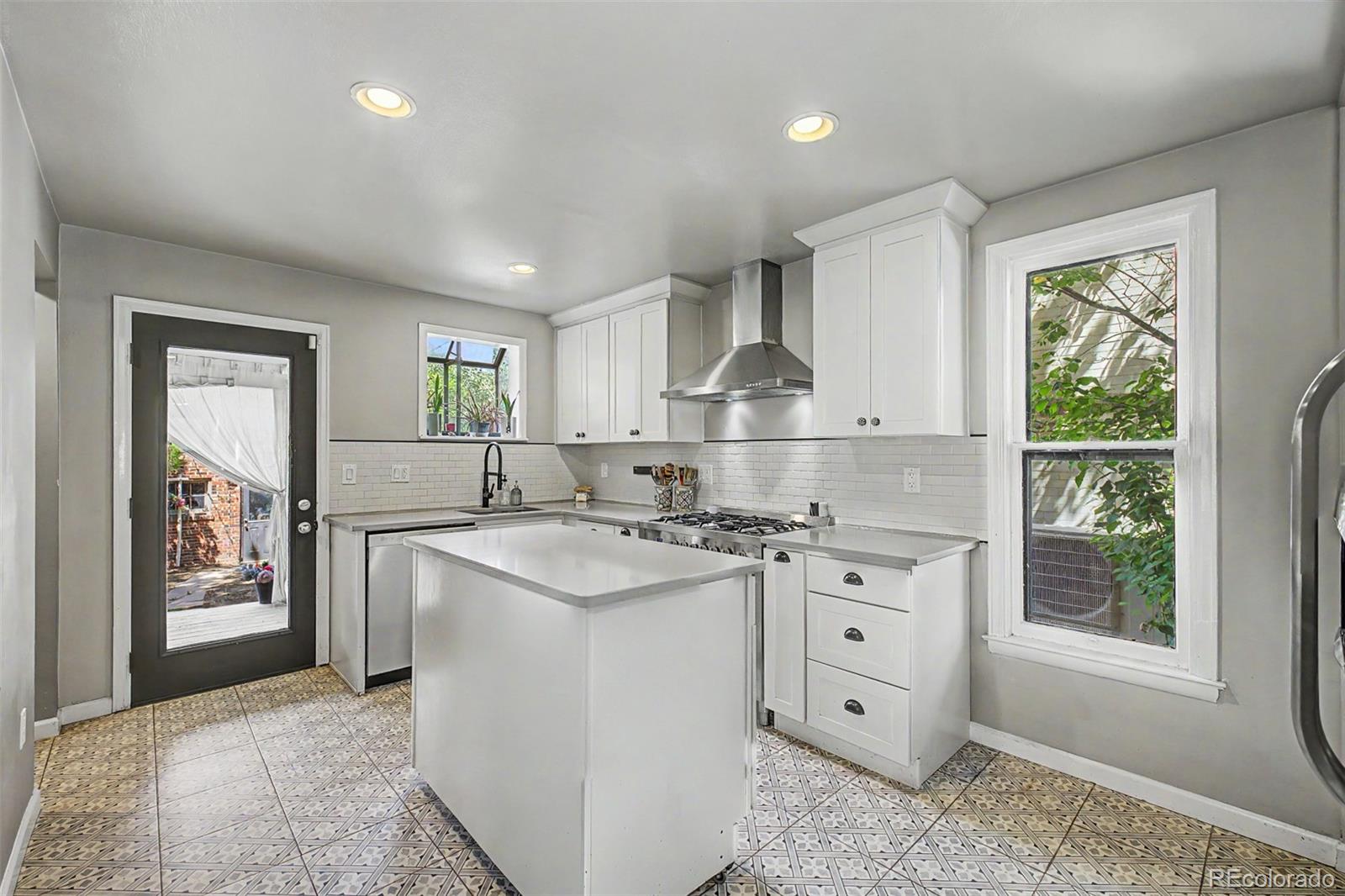 MLS Image #10 for 1241  york street,denver, Colorado