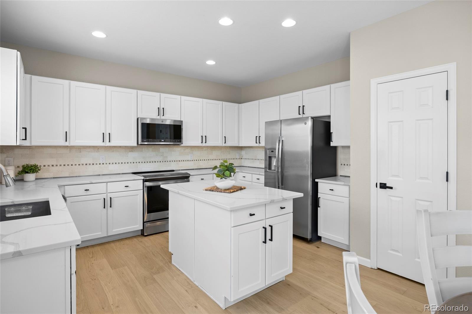 MLS Image #6 for 5060 s riviera court,aurora, Colorado