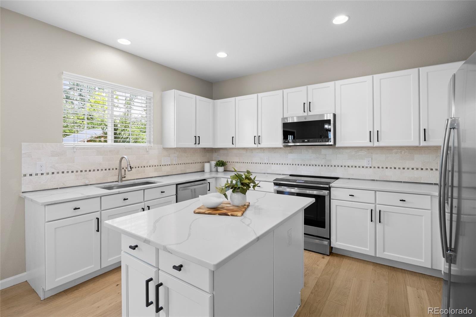 MLS Image #7 for 5060 s riviera court,aurora, Colorado